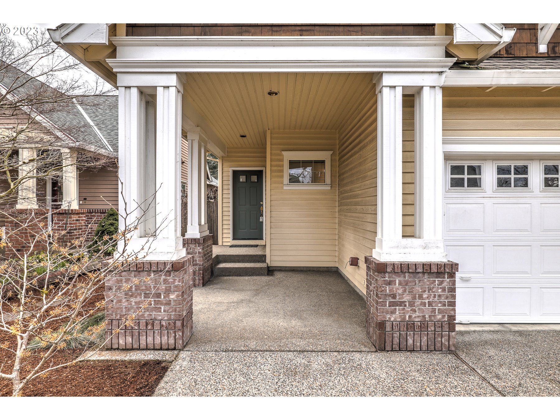 1669 NE GLEN ELLEN DR