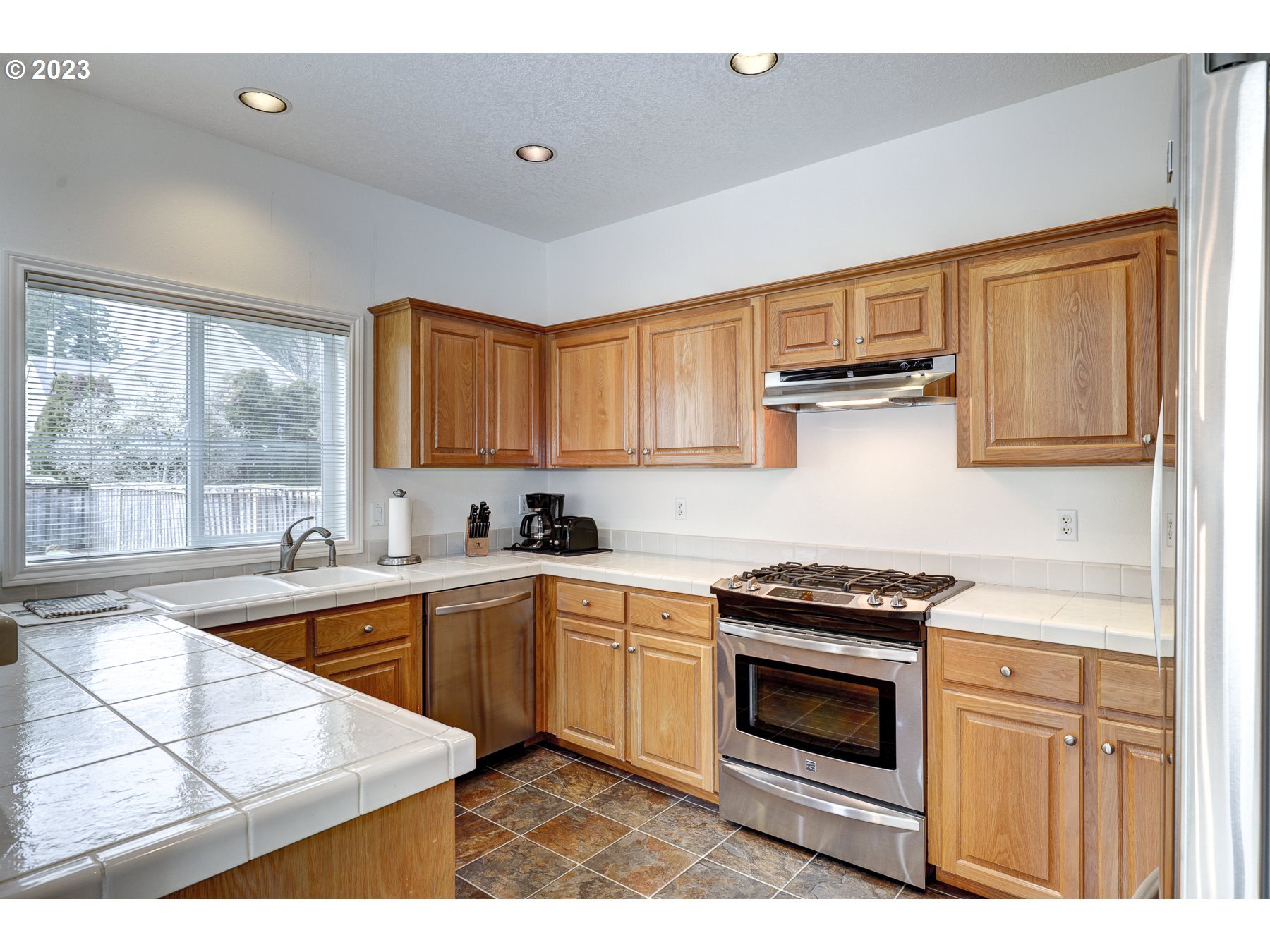 1669 NE GLEN ELLEN DR