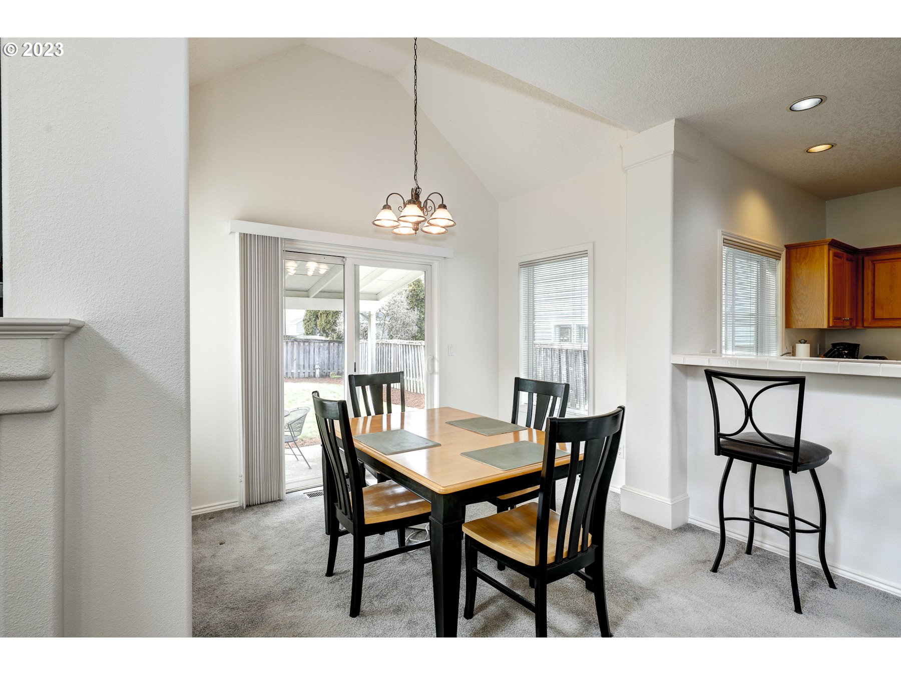 1669 NE GLEN ELLEN DR