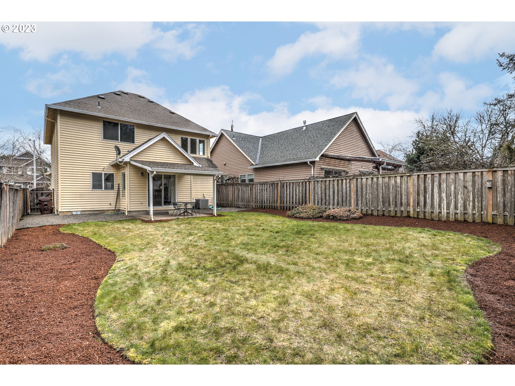 1669 NE GLEN ELLEN DR