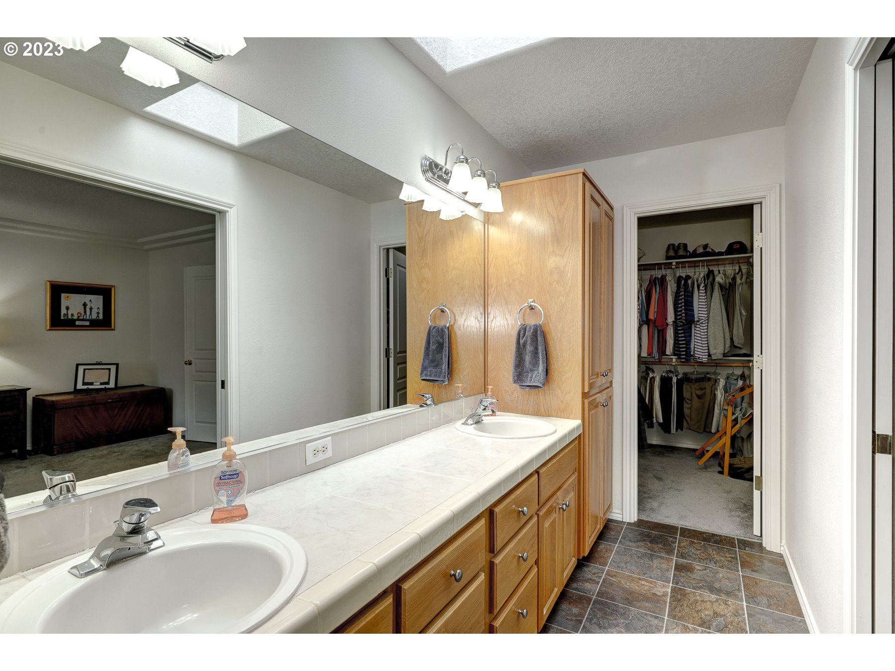 1669 NE GLEN ELLEN DR