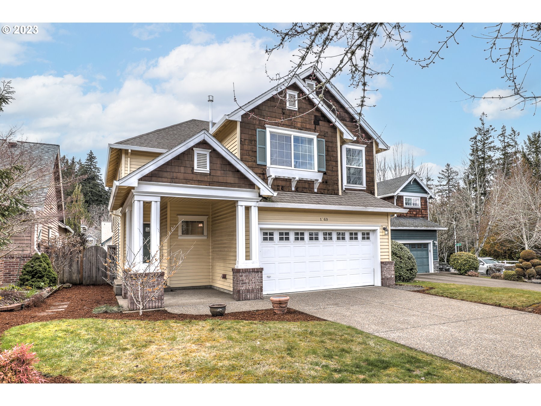 1669 NE GLEN ELLEN DR