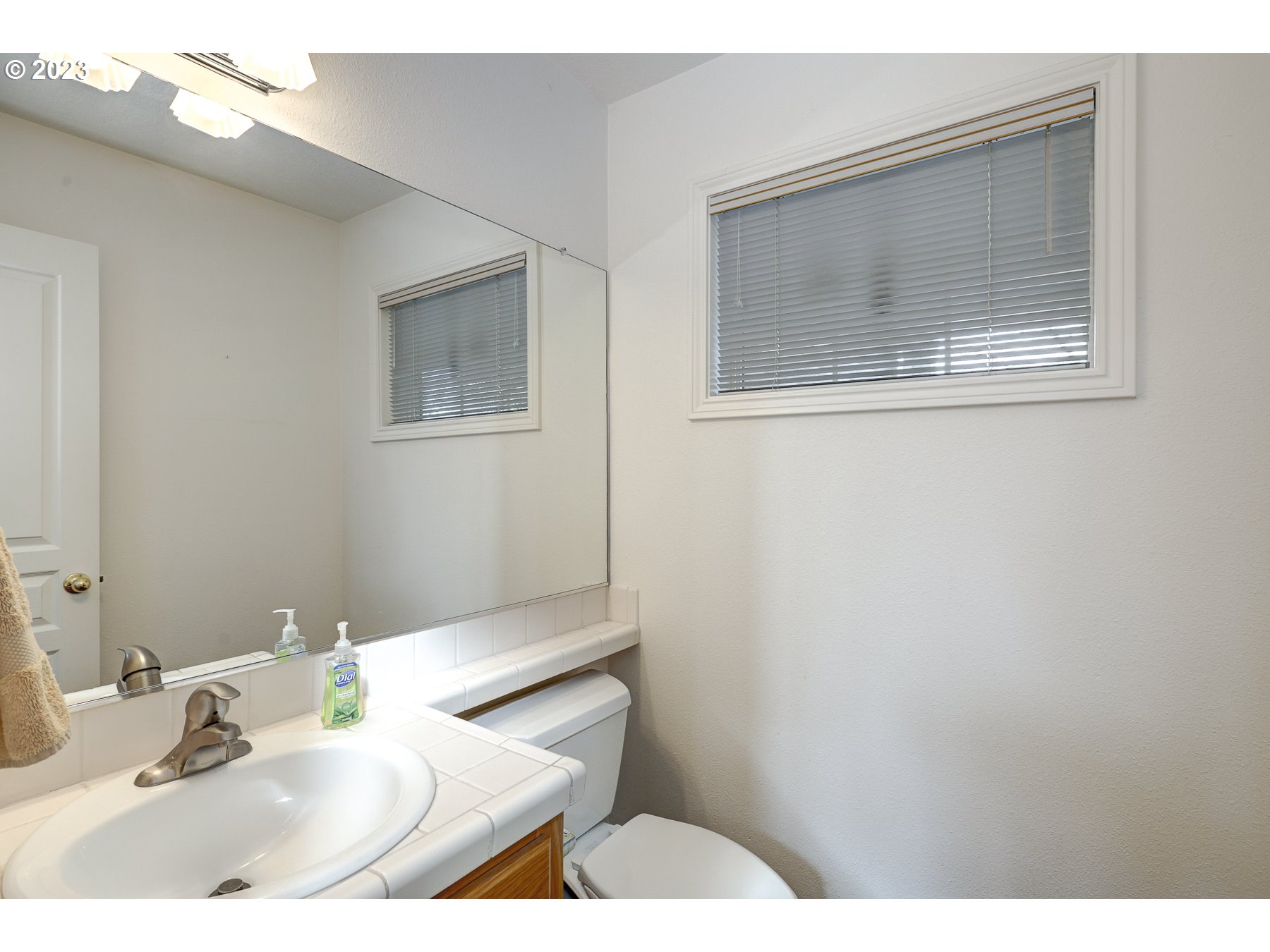 1669 NE GLEN ELLEN DR