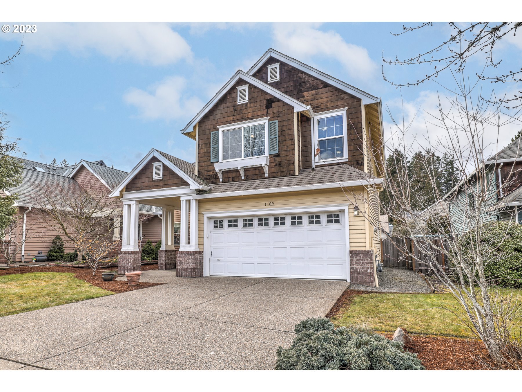 1669 NE GLEN ELLEN DR