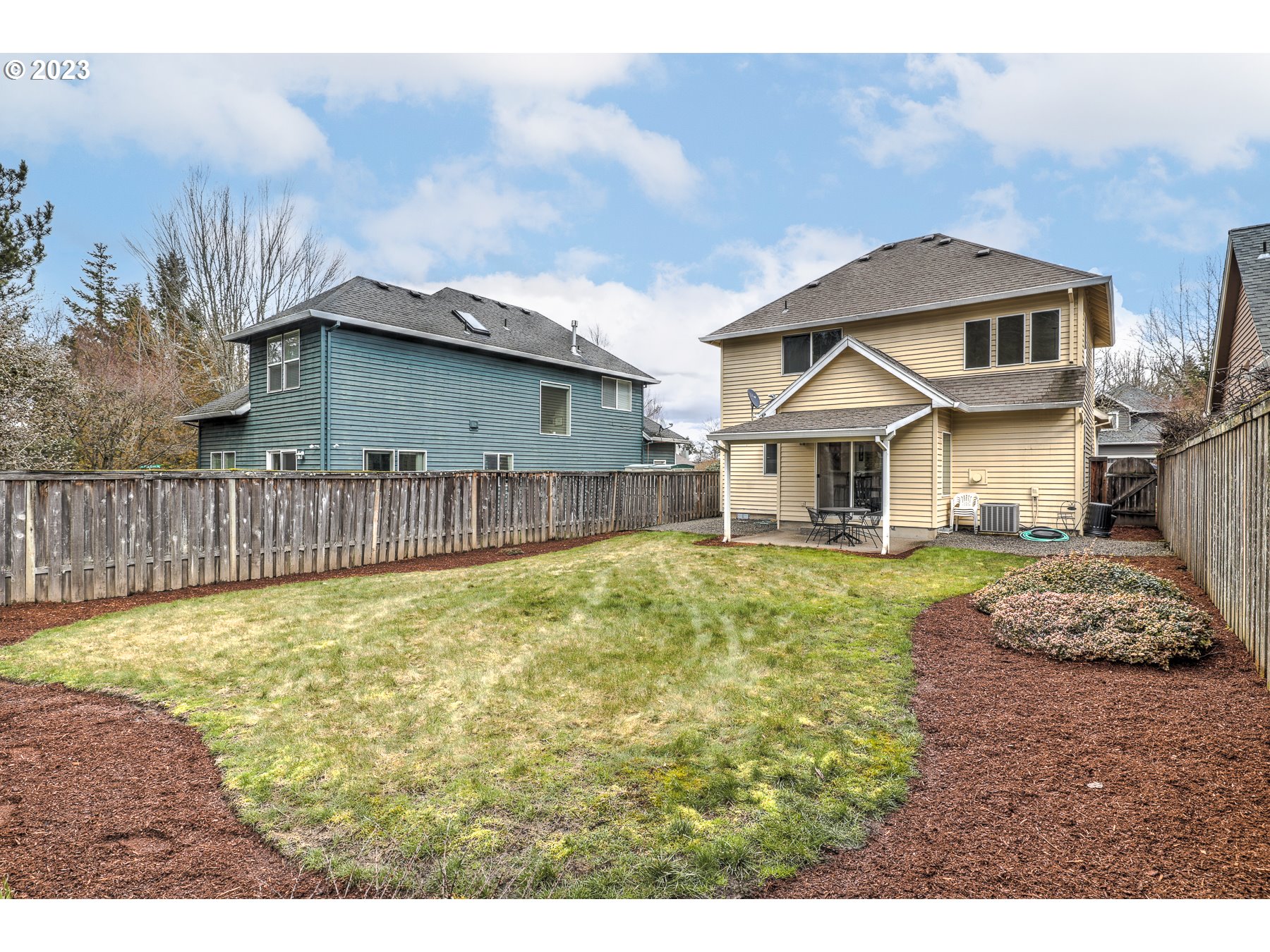 1669 NE GLEN ELLEN DR