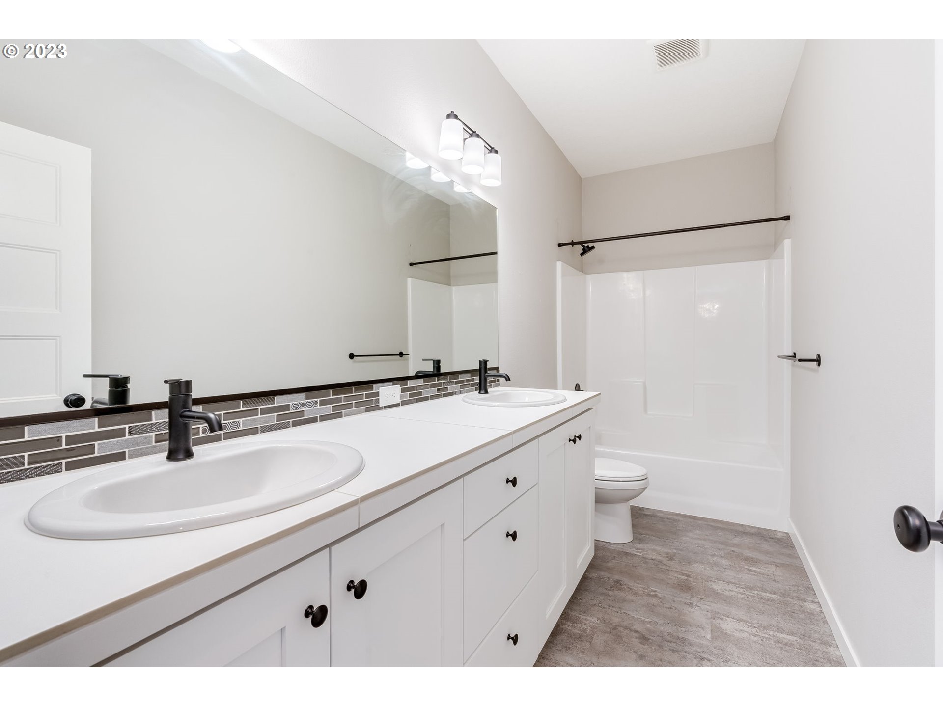 240 E TAYLOR DR