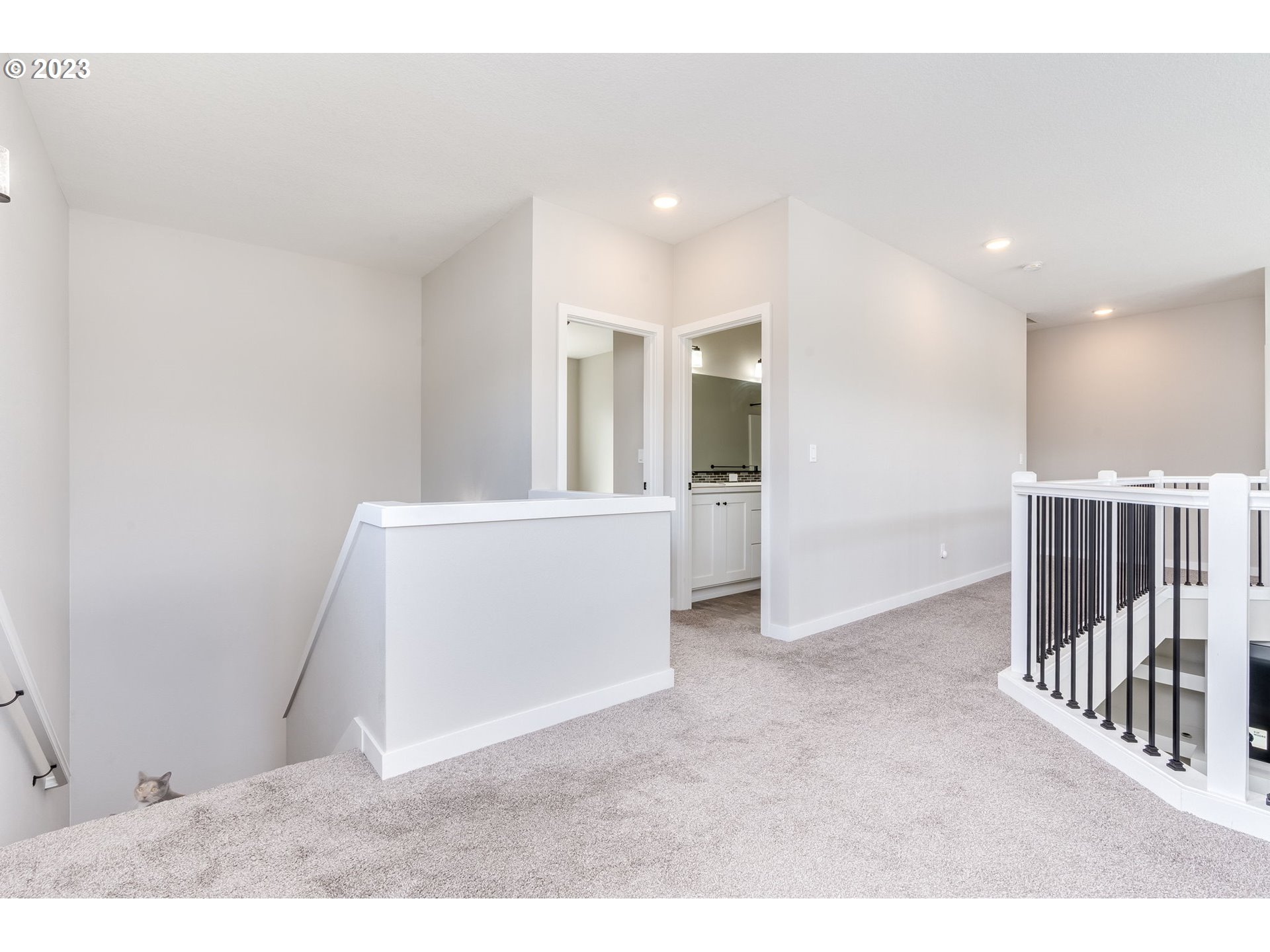 240 E TAYLOR DR