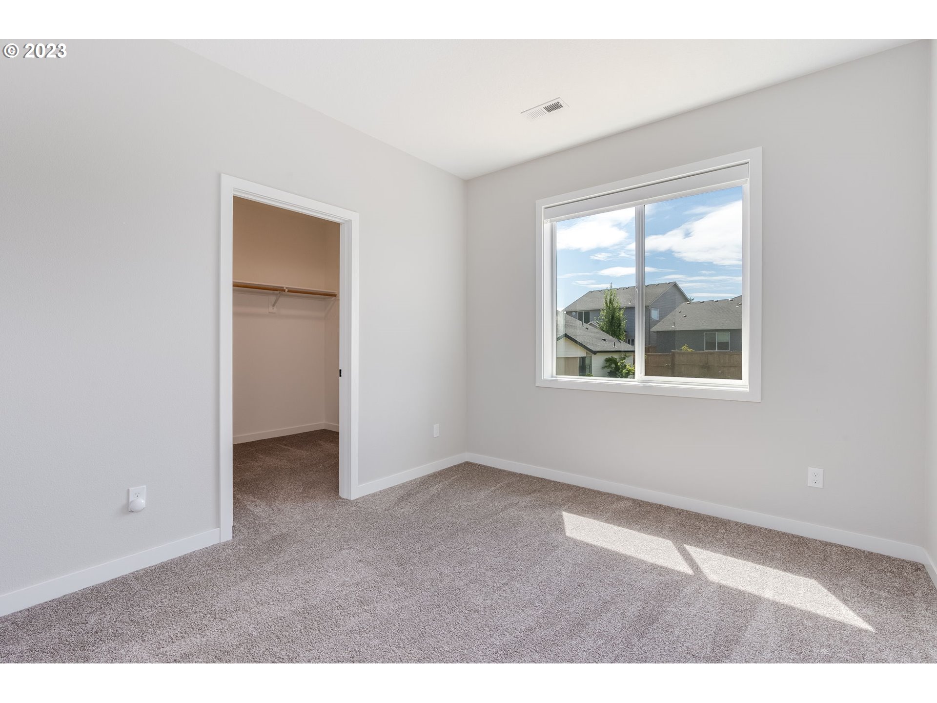 240 E TAYLOR DR