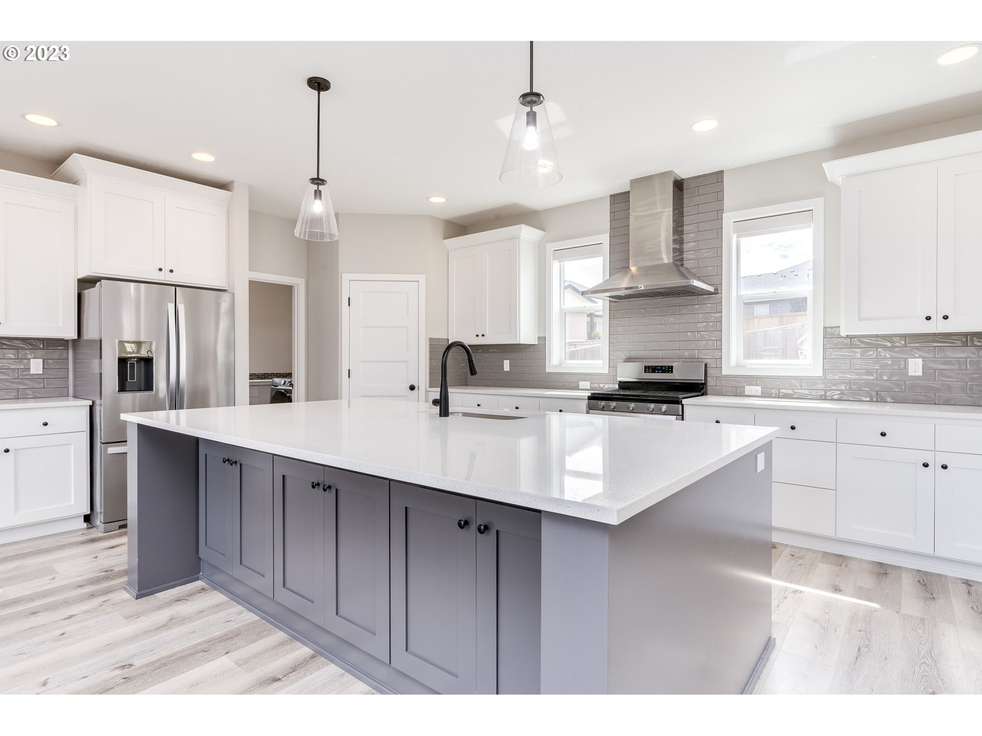 240 E TAYLOR DR
