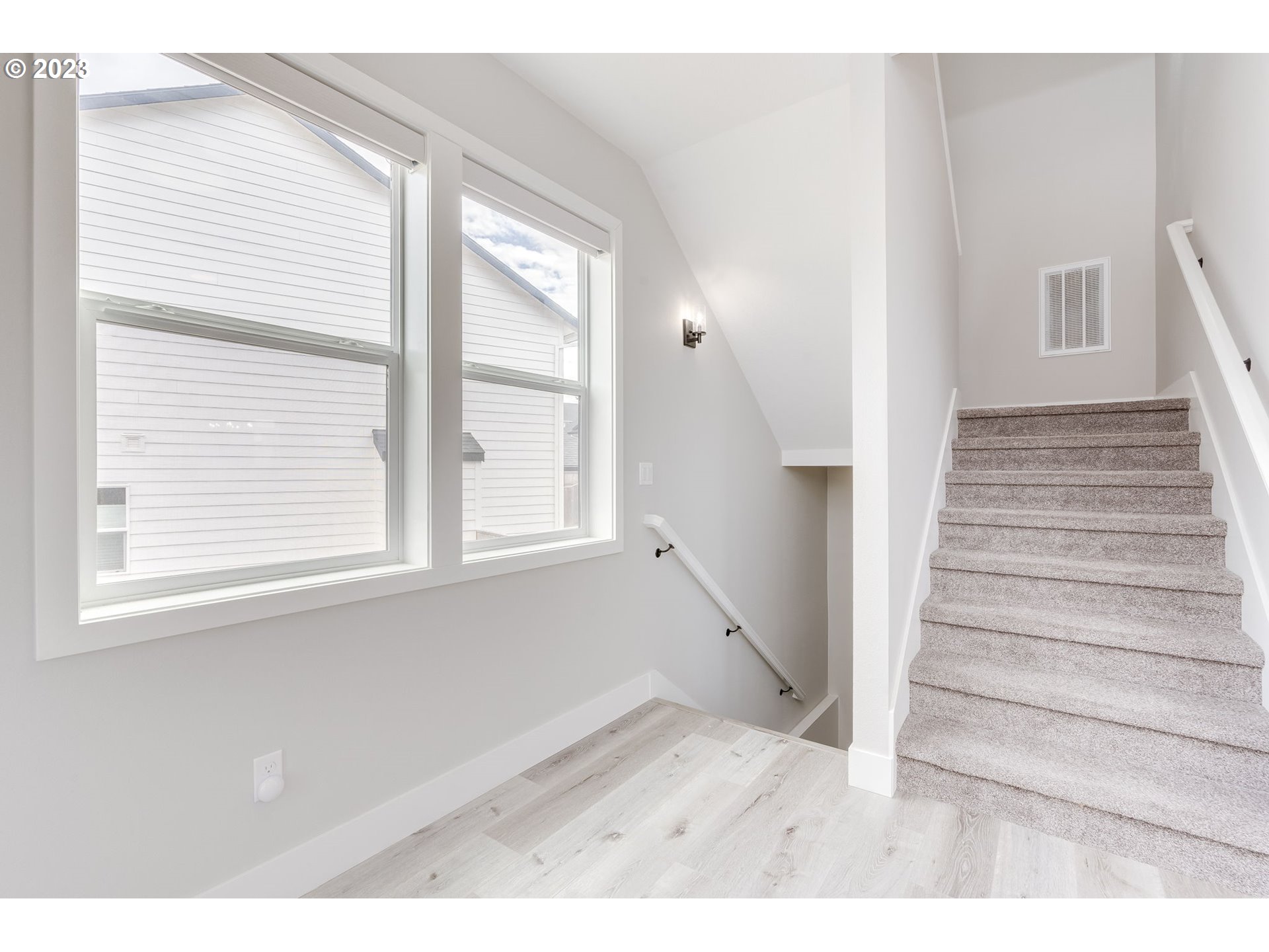 240 E TAYLOR DR
