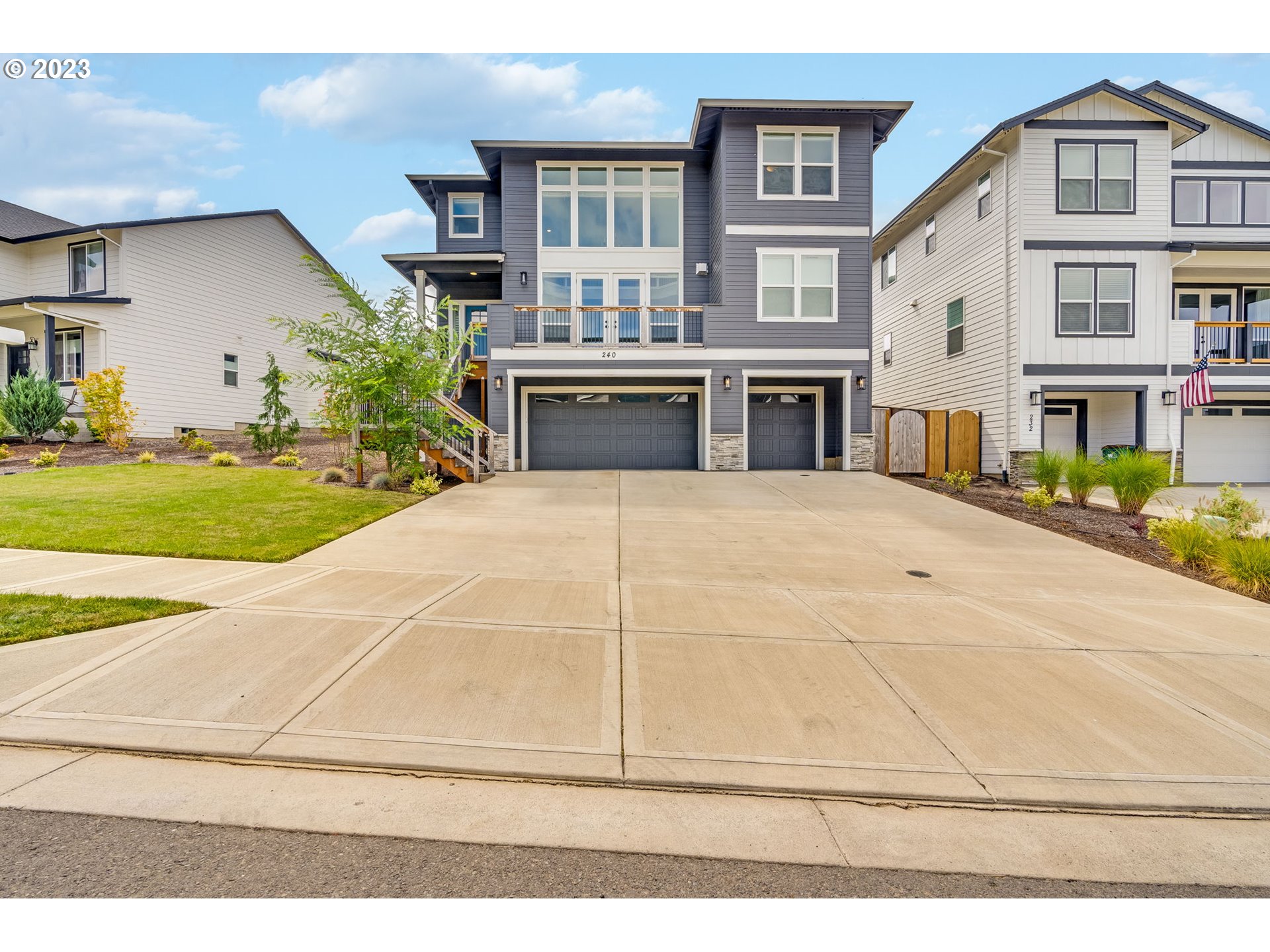 240 E TAYLOR DR