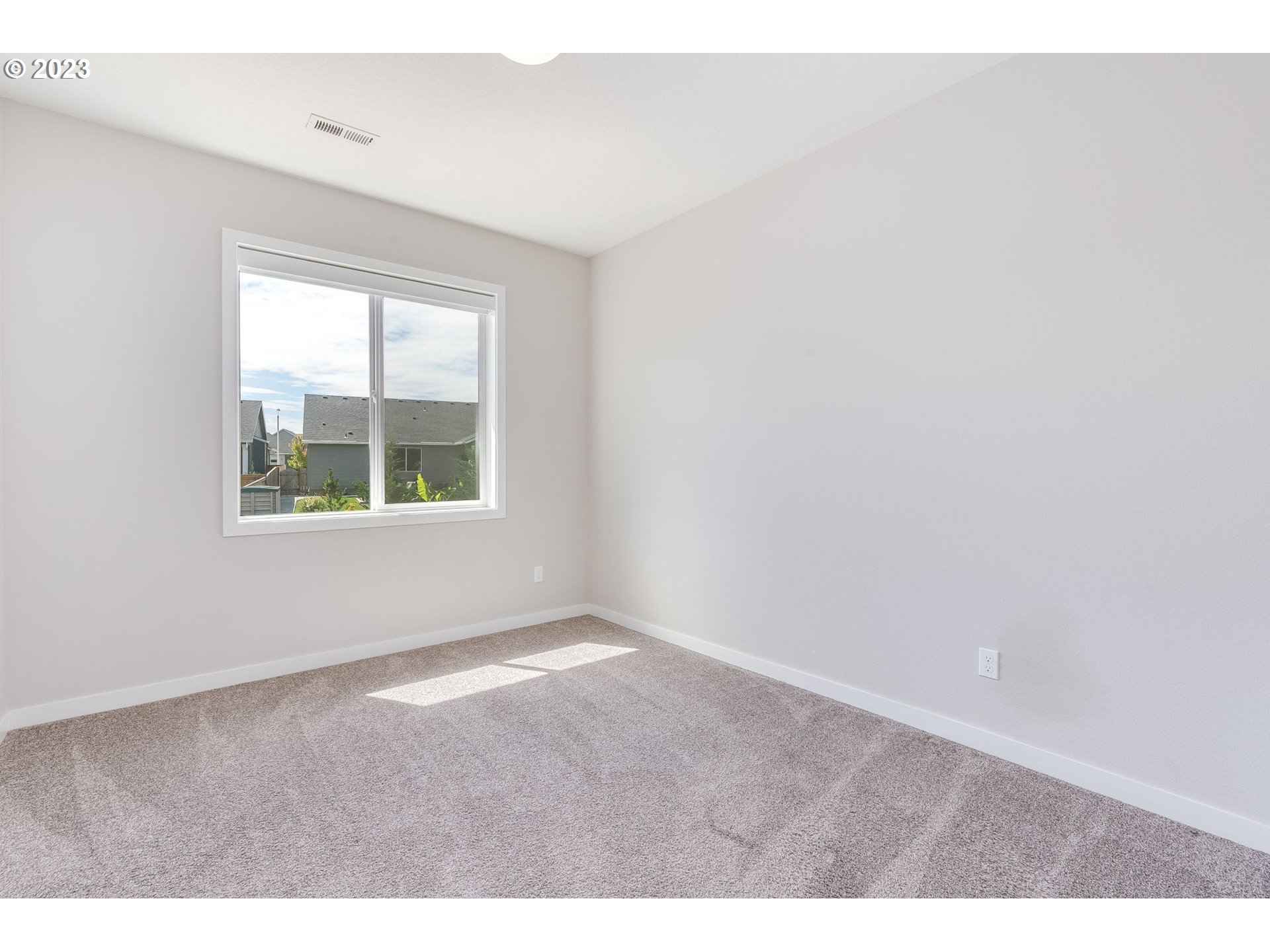 240 E TAYLOR DR