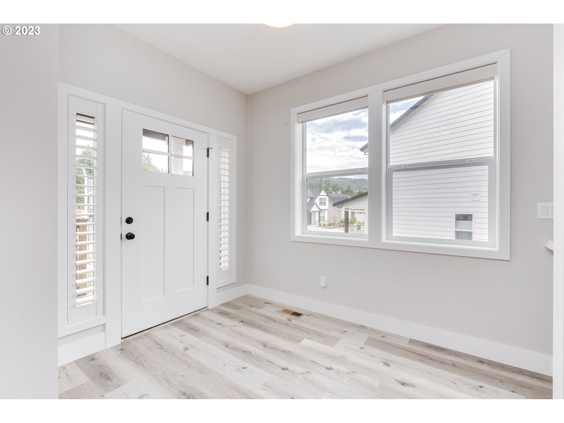 240 E TAYLOR DR