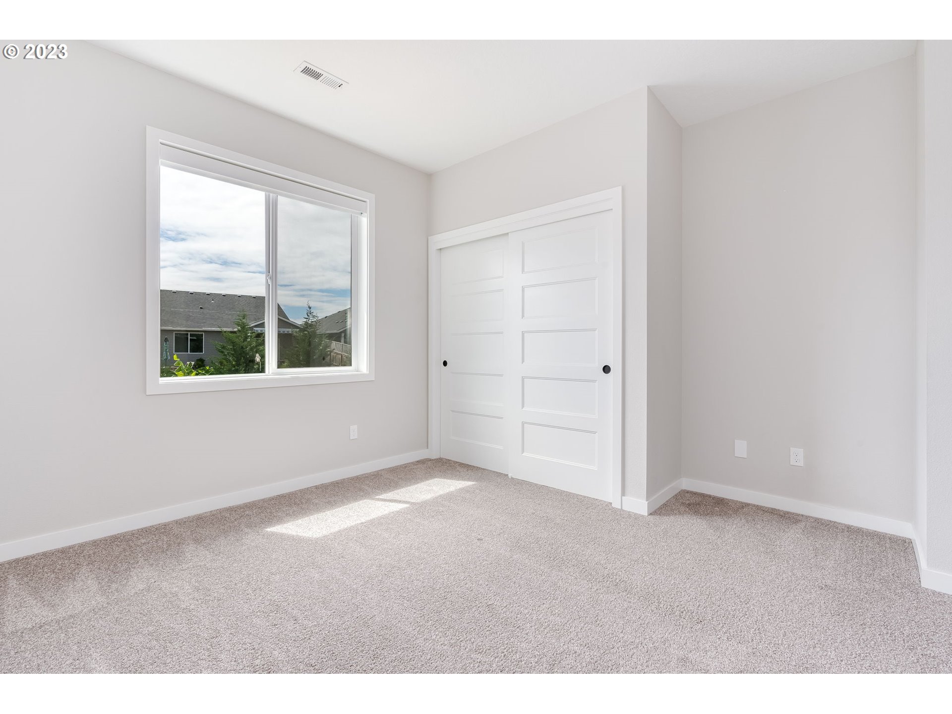 240 E TAYLOR DR