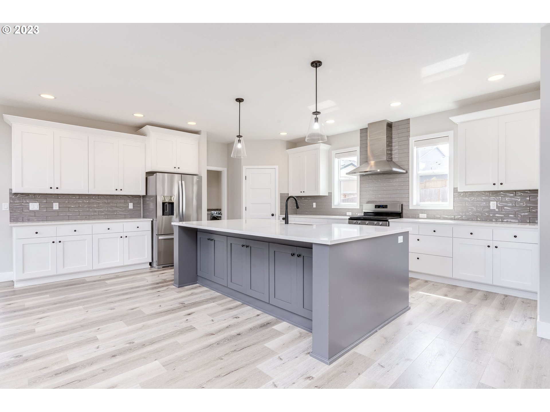 240 E TAYLOR DR