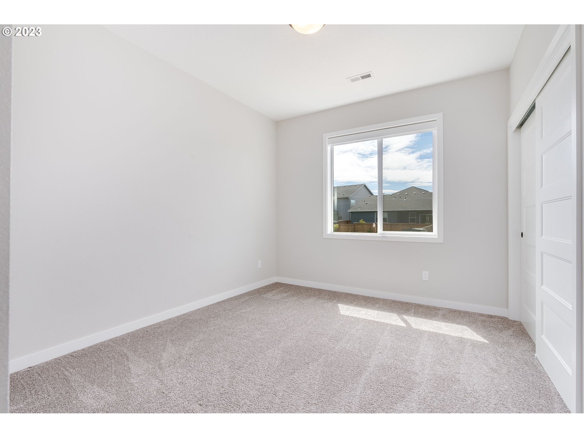 240 E TAYLOR DR