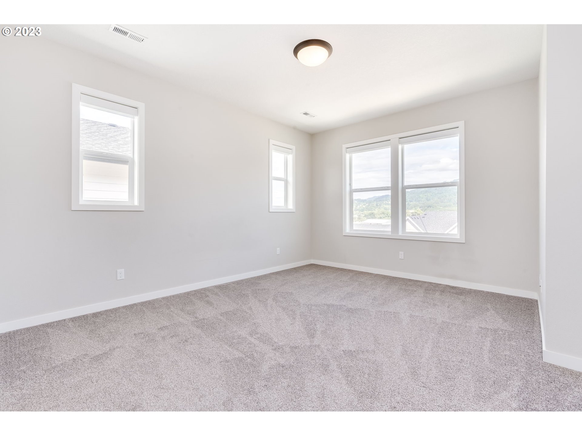 240 E TAYLOR DR