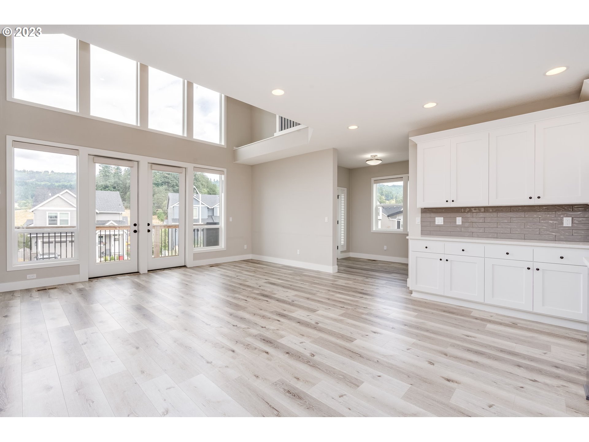 240 E TAYLOR DR
