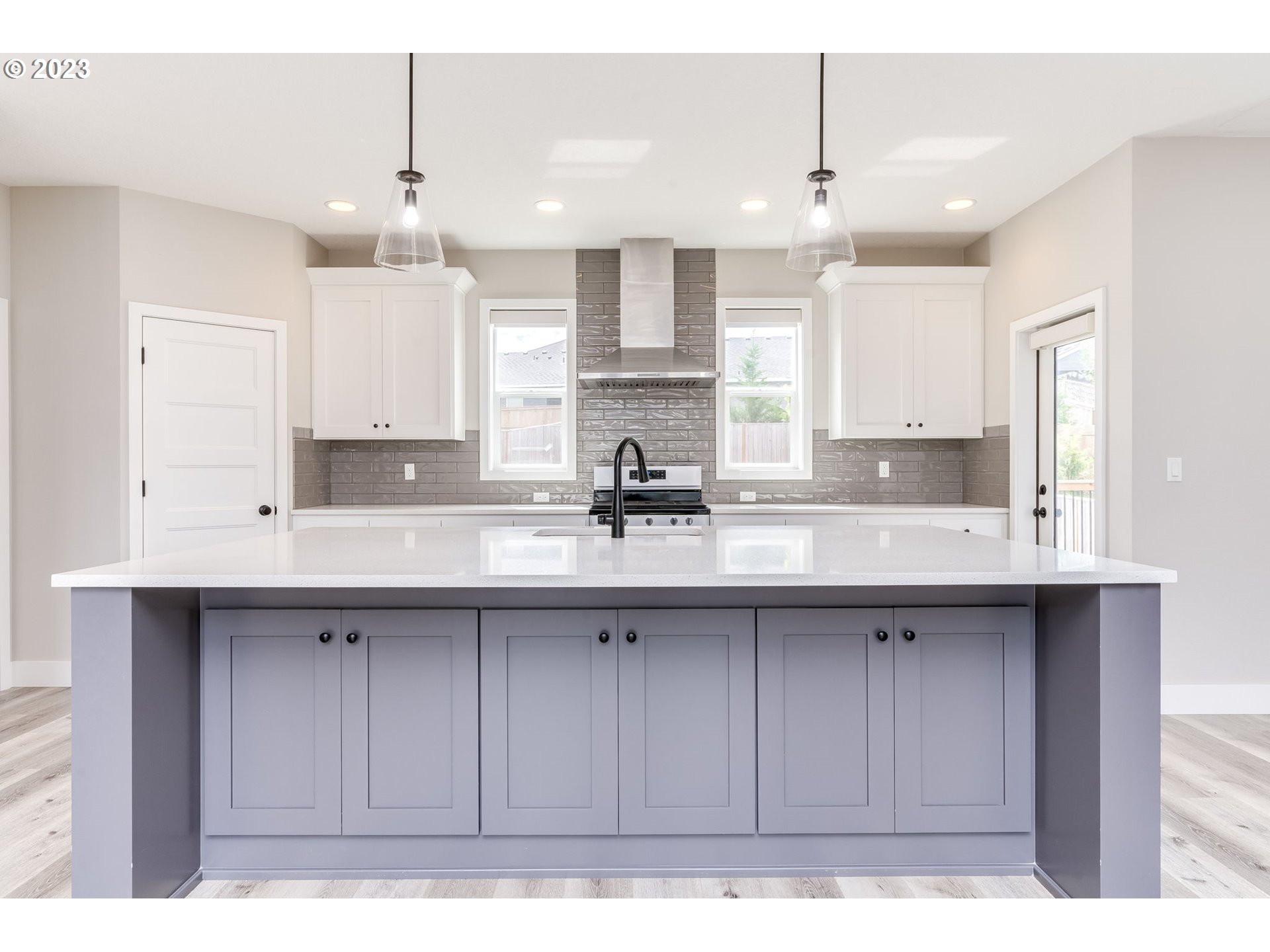 240 E TAYLOR DR