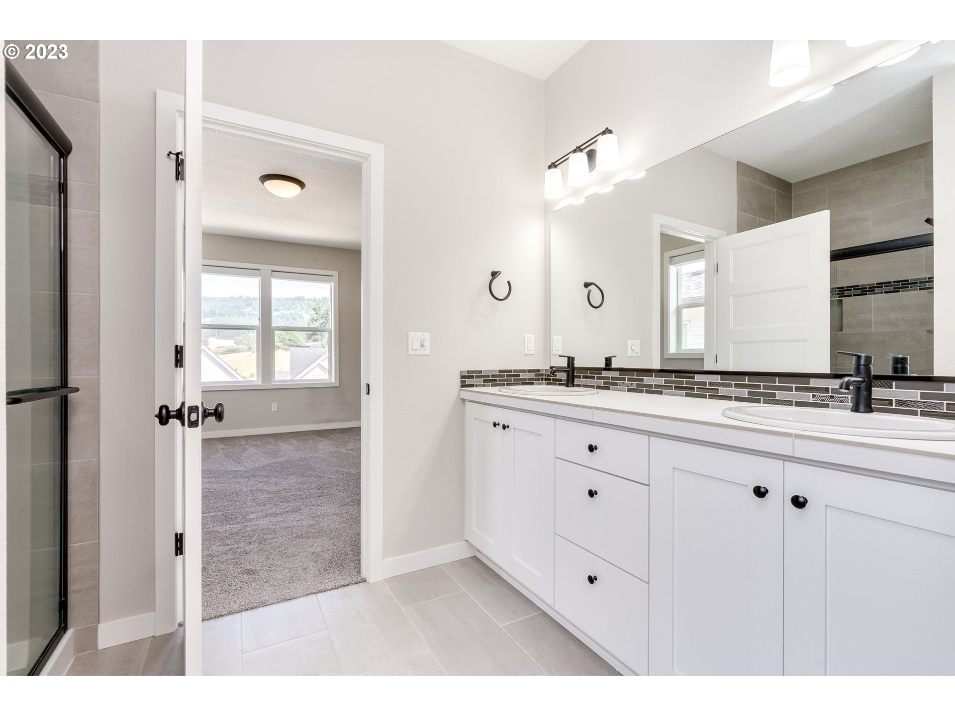 240 E TAYLOR DR