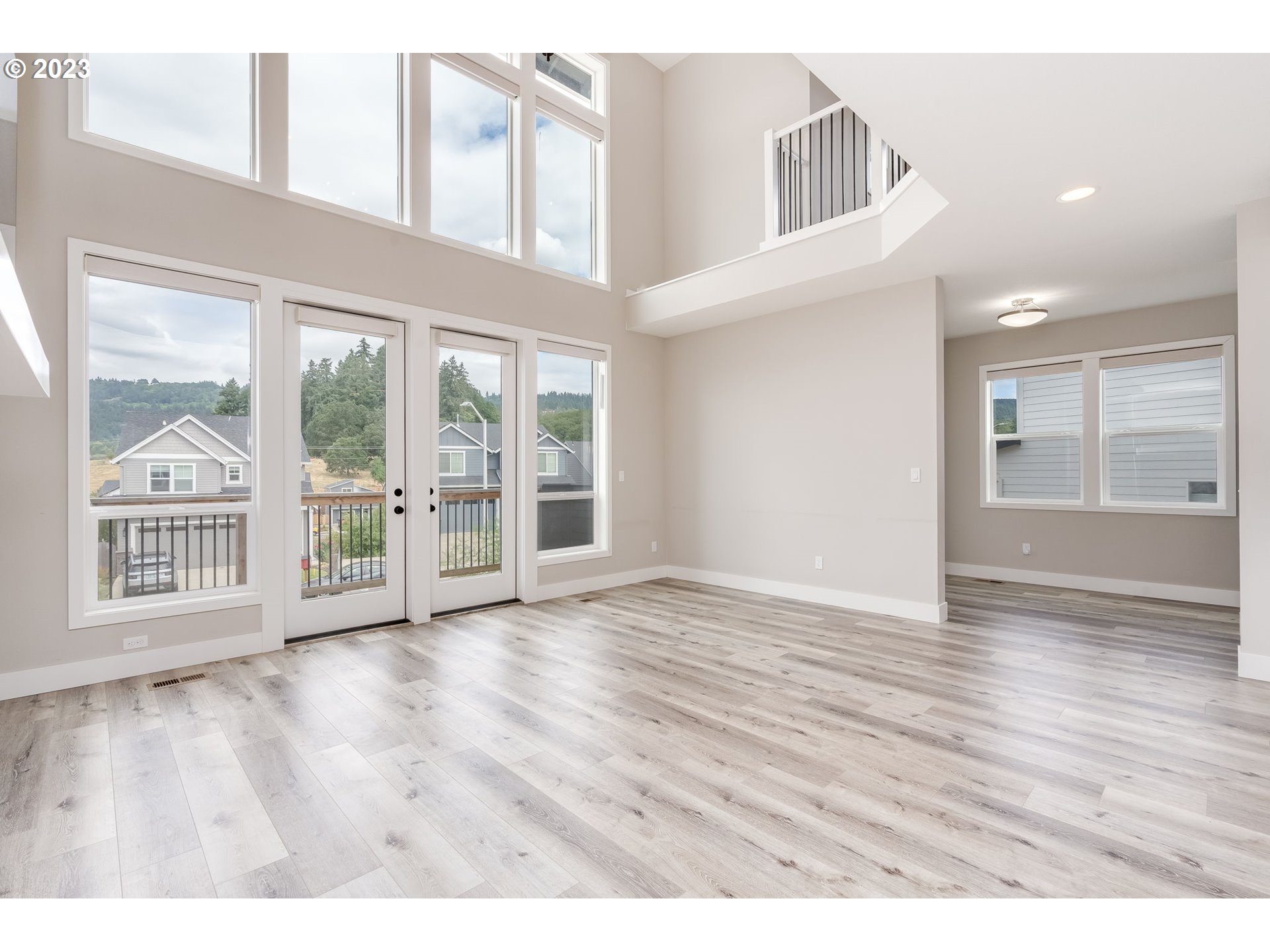 240 E TAYLOR DR