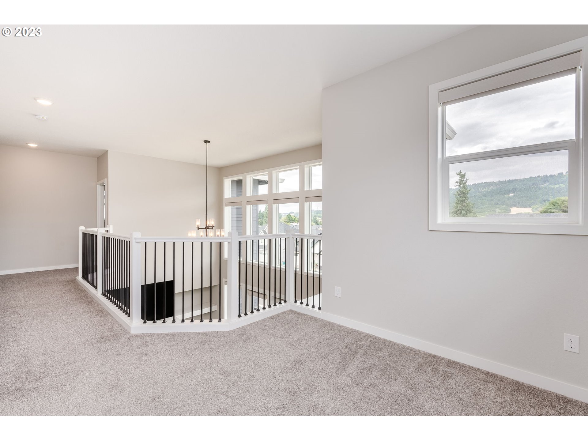 240 E TAYLOR DR