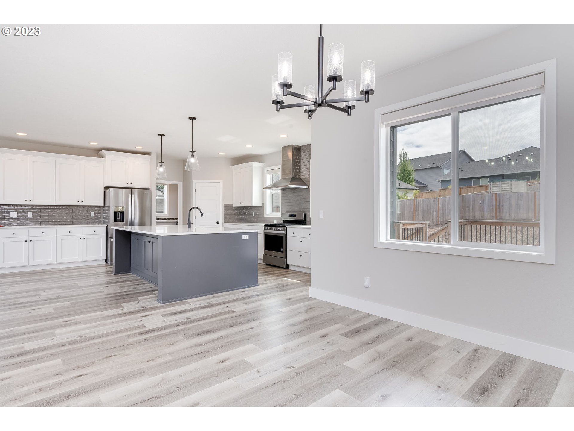 240 E TAYLOR DR