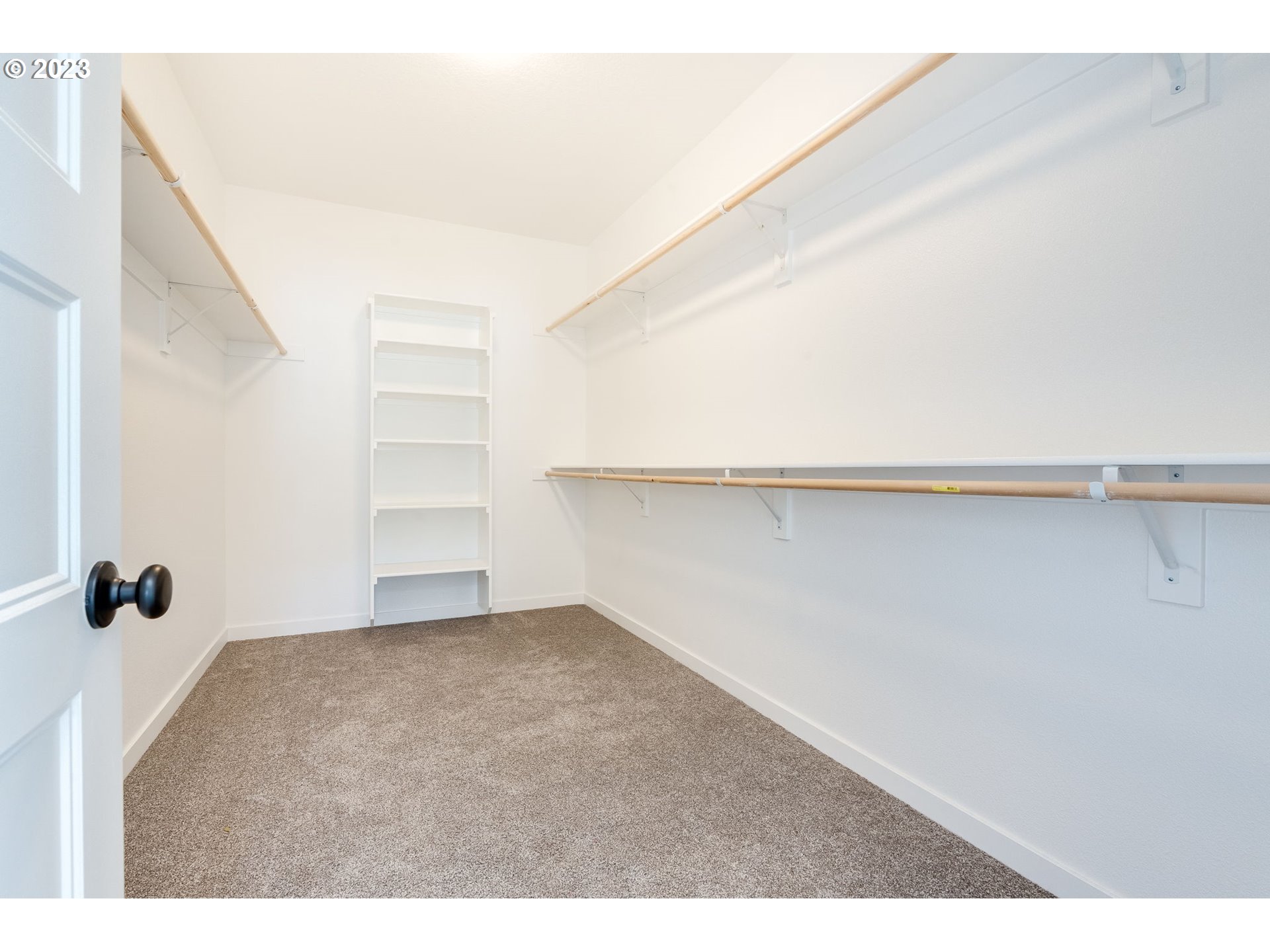 240 E TAYLOR DR