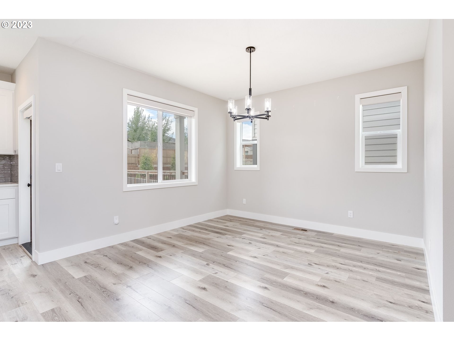 240 E TAYLOR DR