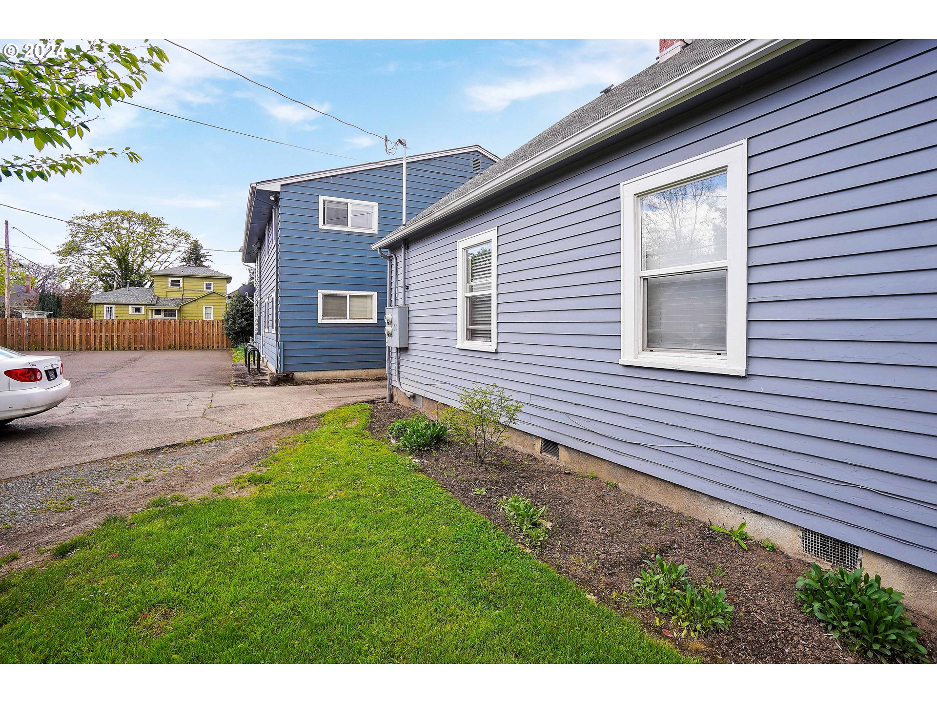 335 NW 9TH ST