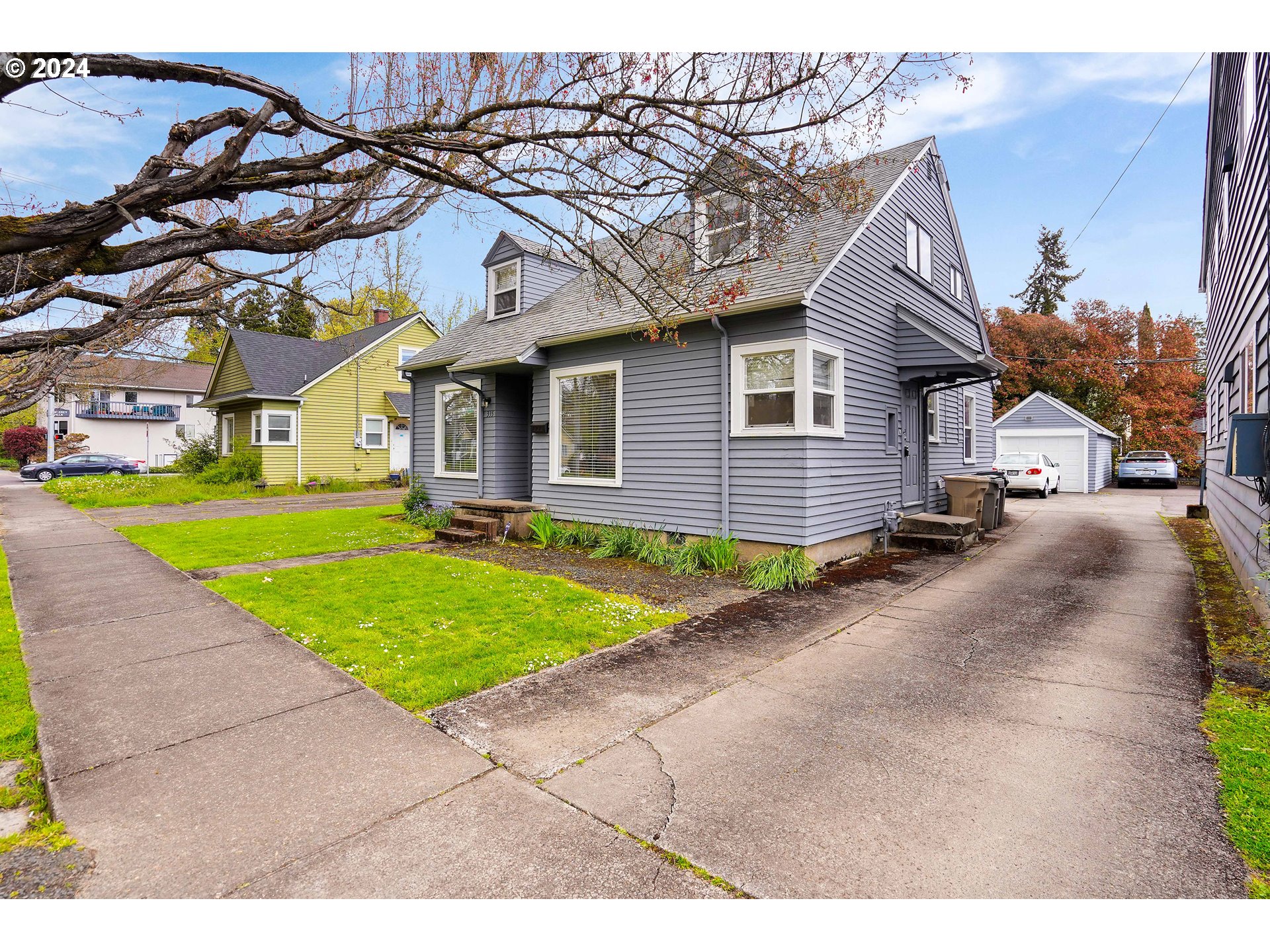 335 NW 9TH ST
