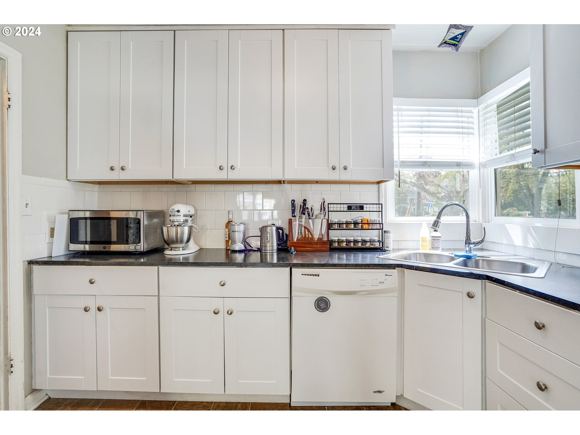 335 NW 9TH ST