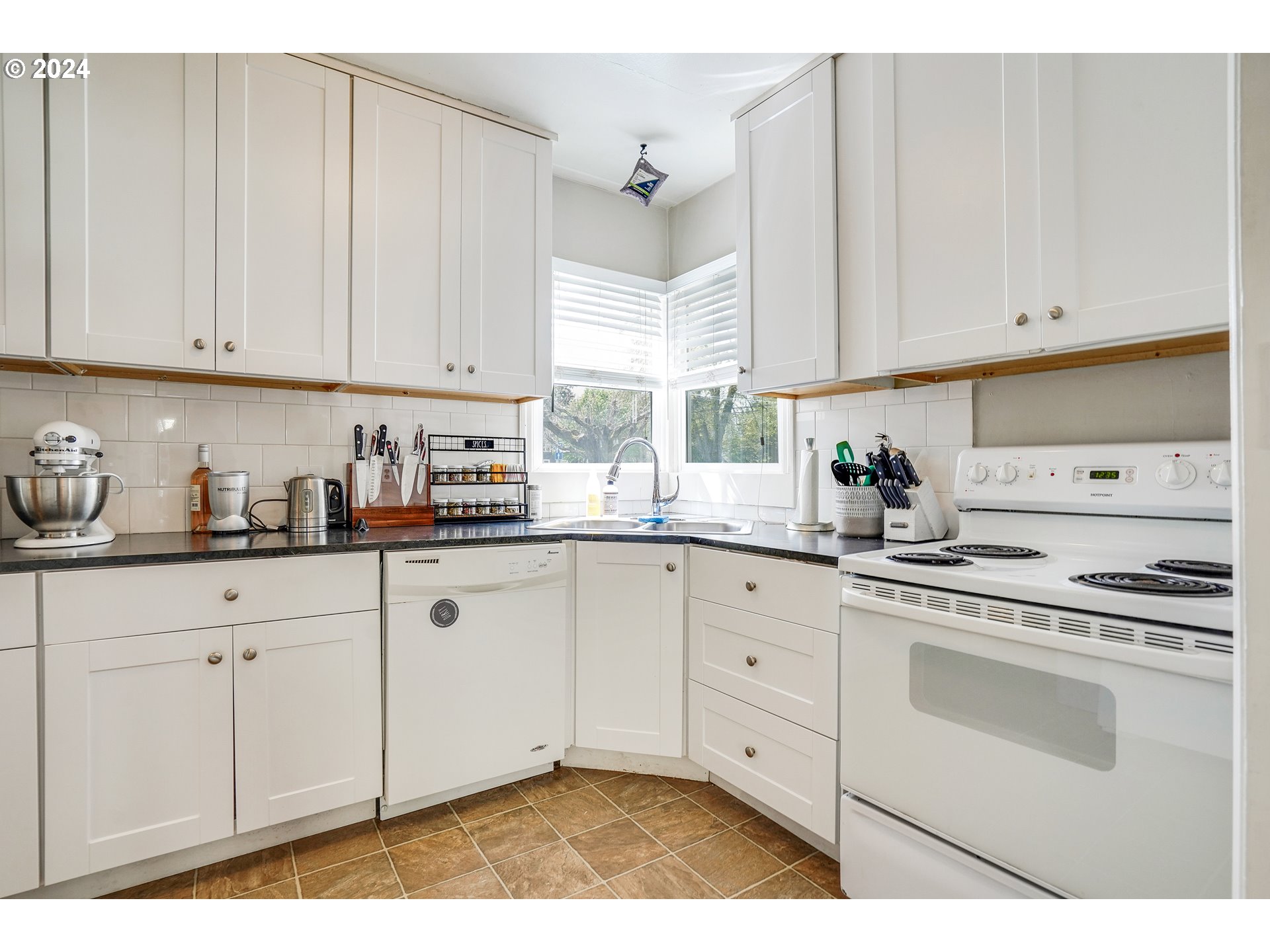 335 NW 9TH ST