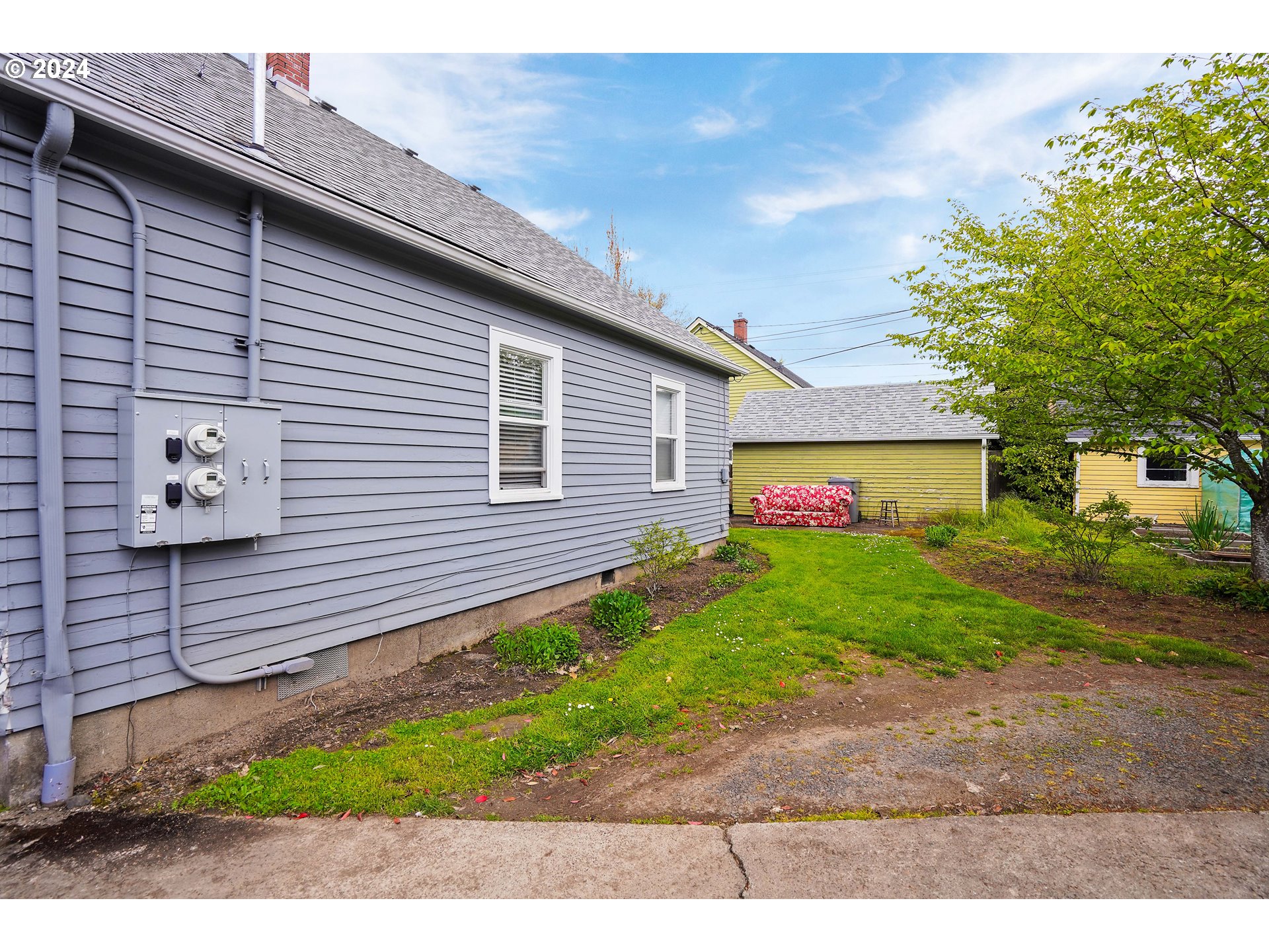 335 NW 9TH ST