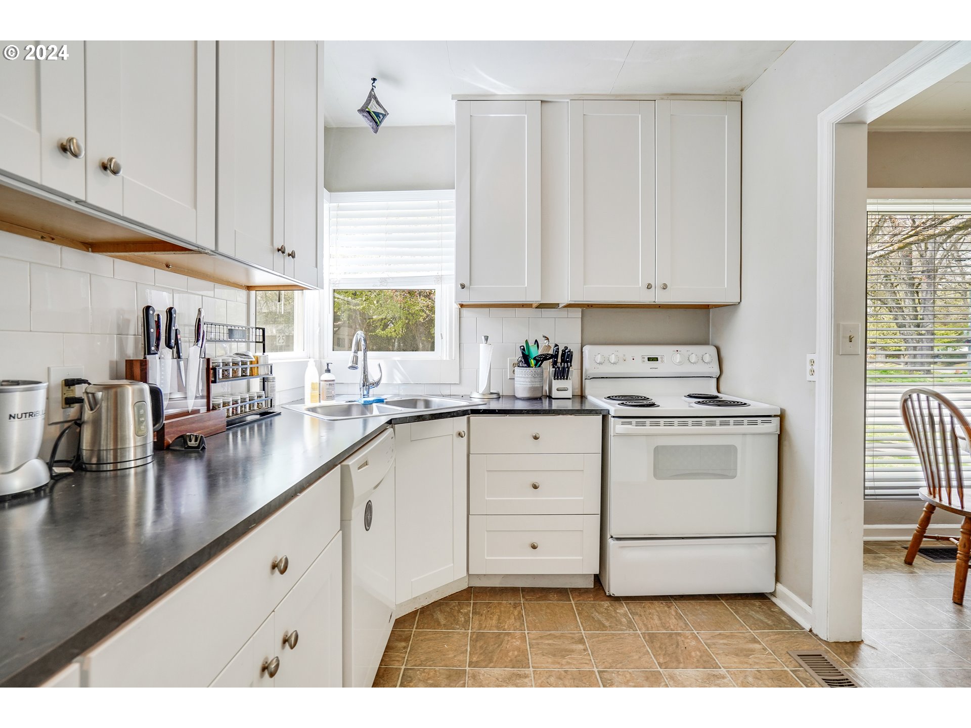 335 NW 9TH ST