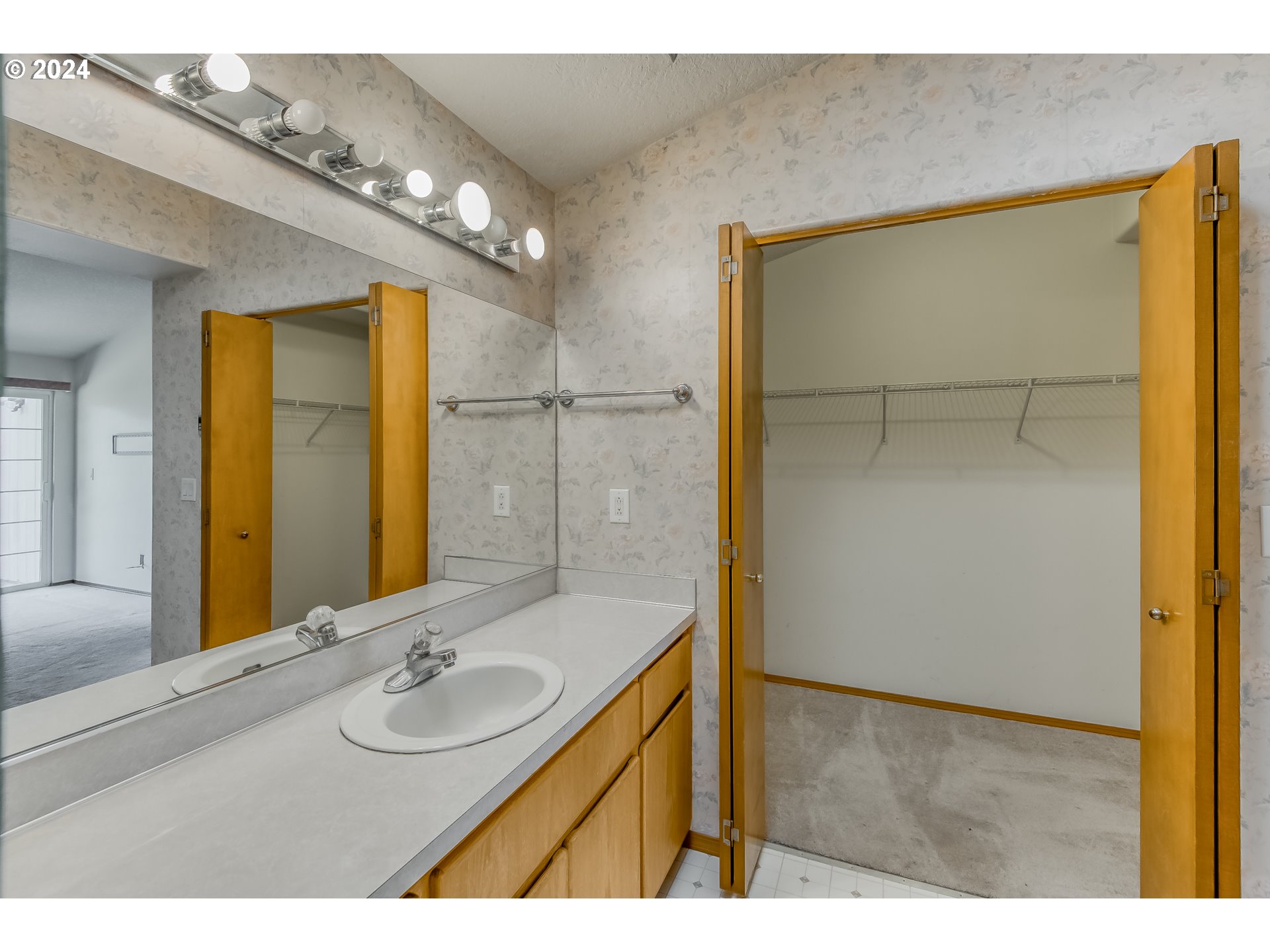 1235 CONSTITUTION AVE