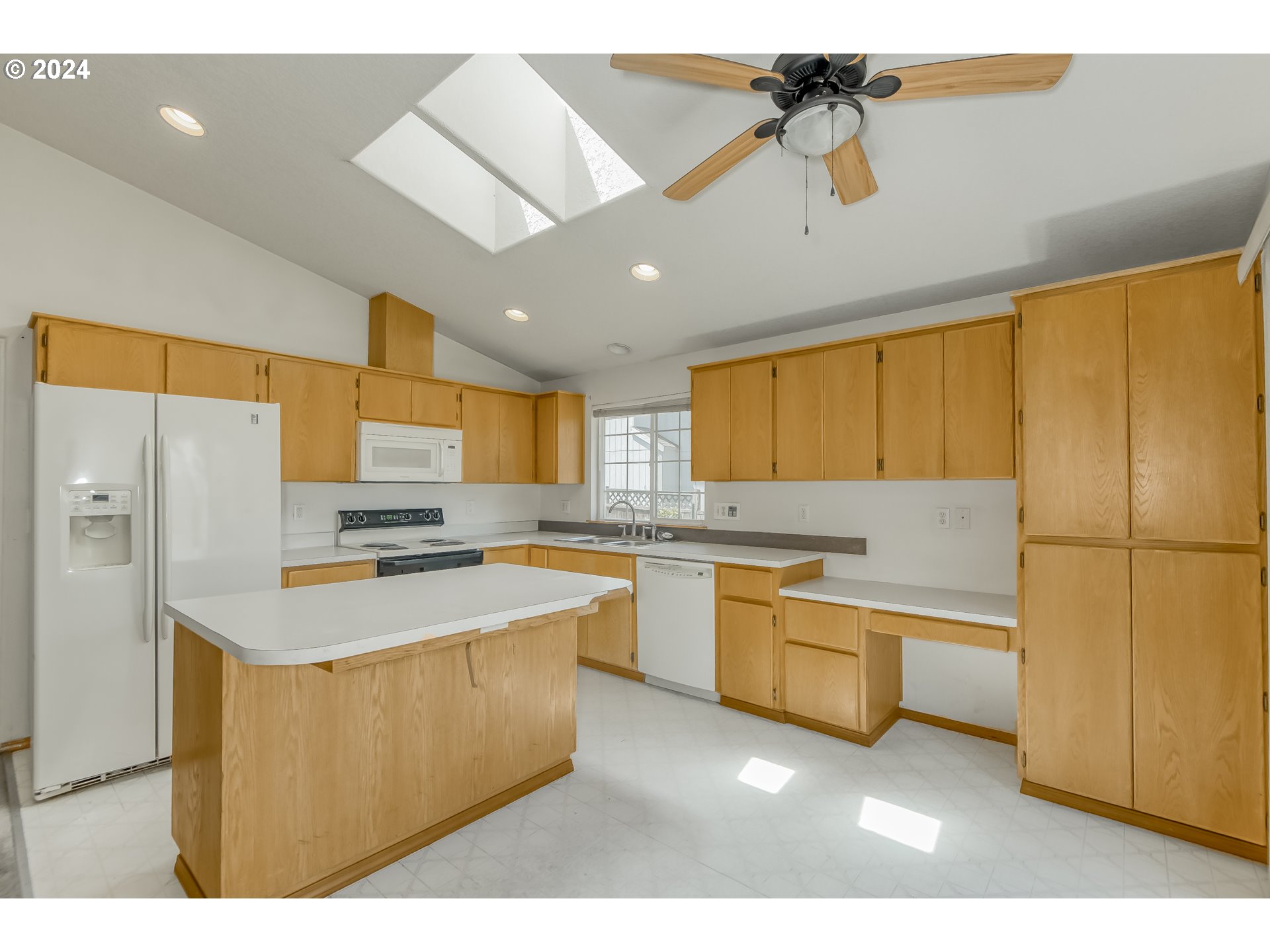 1235 CONSTITUTION AVE