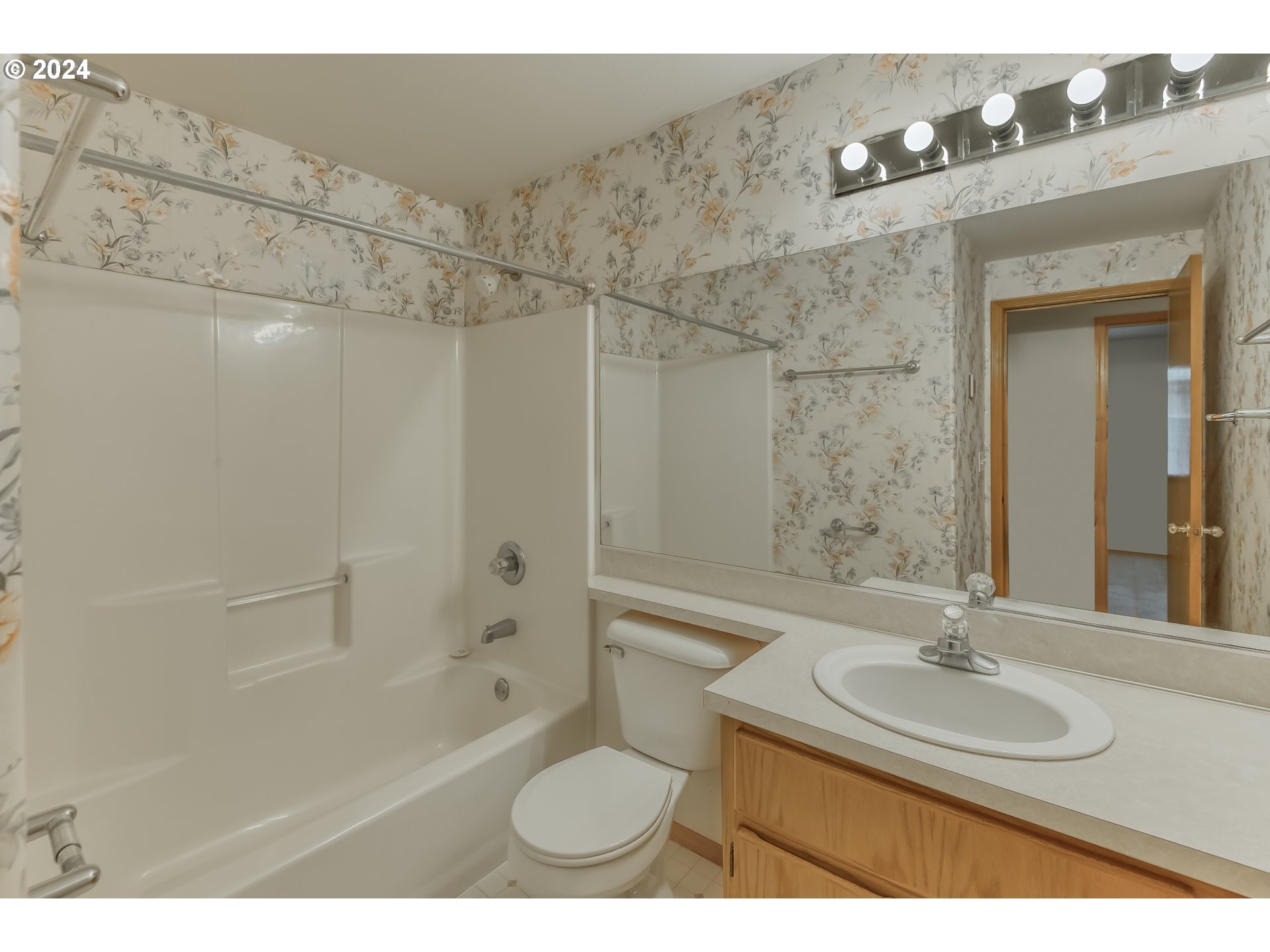 1235 CONSTITUTION AVE