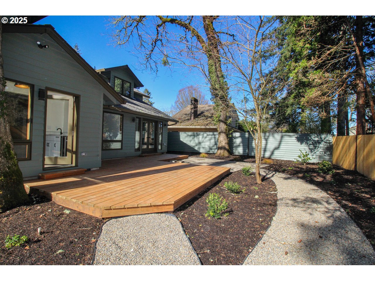 534 NE GERALDINE DR