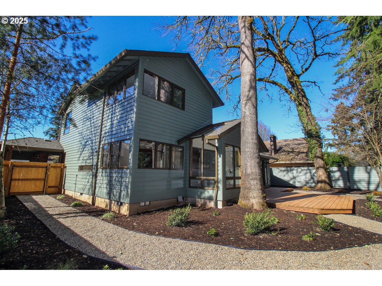 534 NE GERALDINE DR