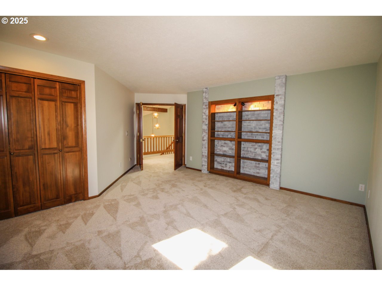 534 NE GERALDINE DR