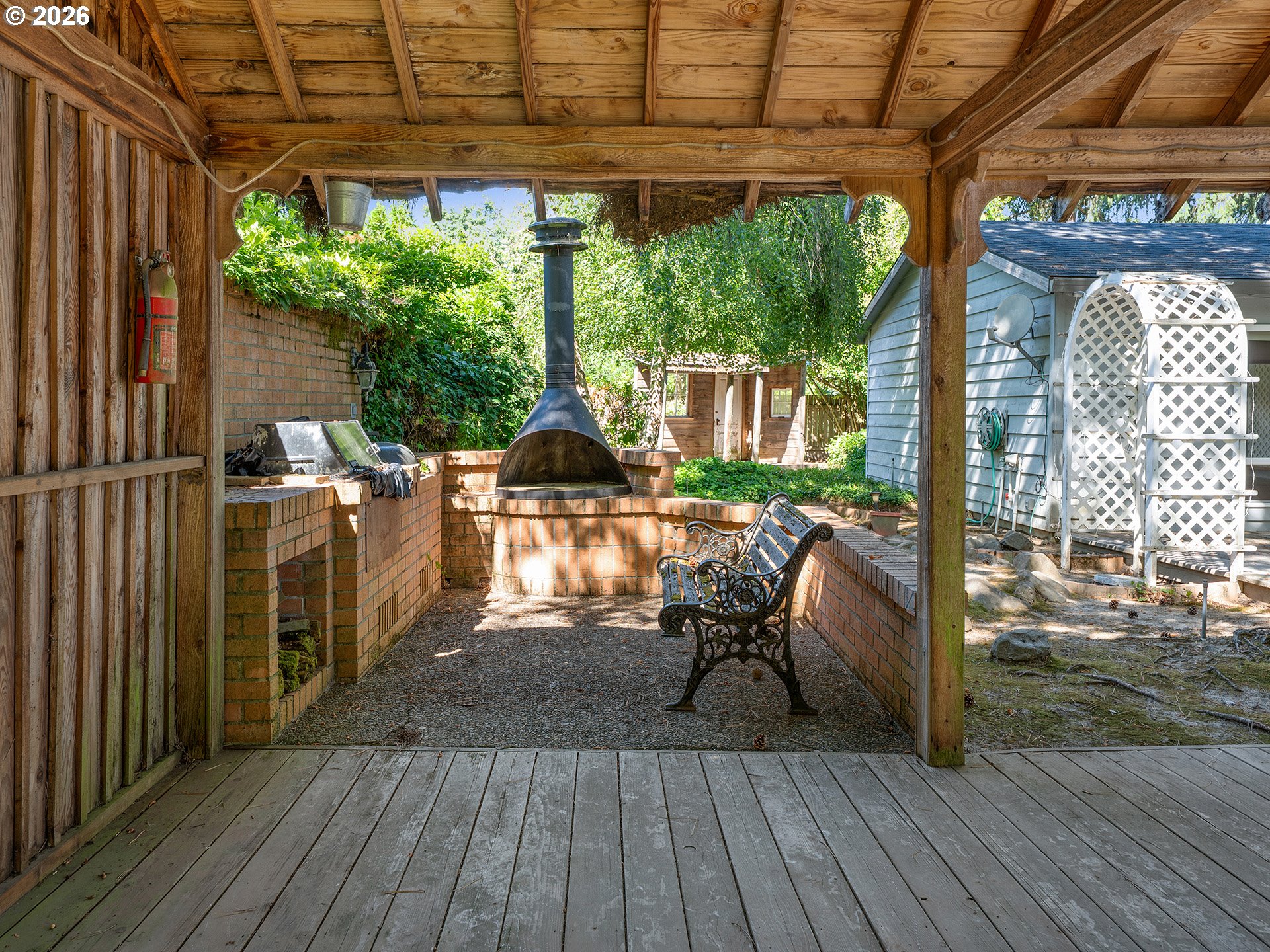 3116 NE BROGDEN ST