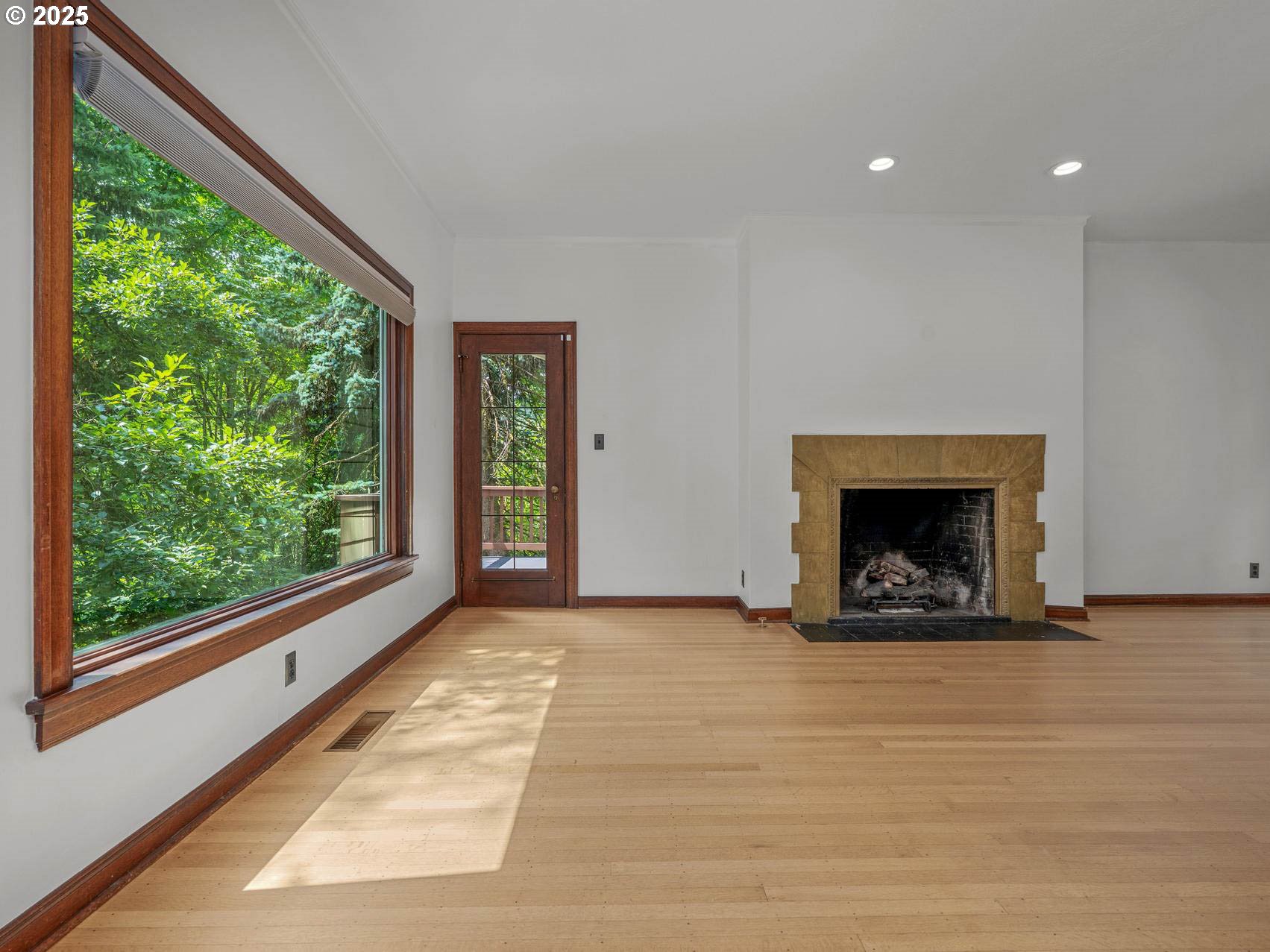 140 NW MACLEAY BLVD