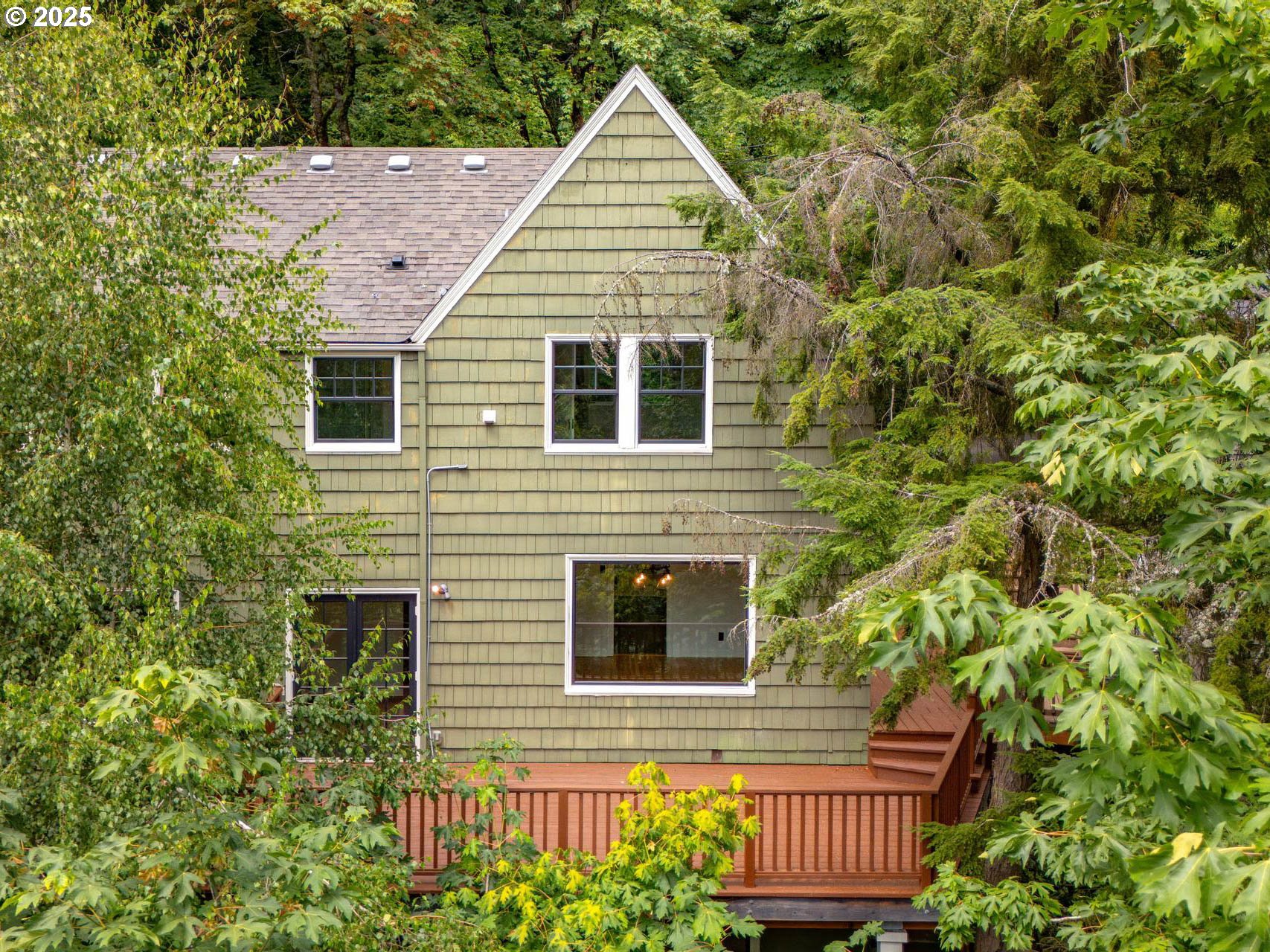 140 NW MACLEAY BLVD