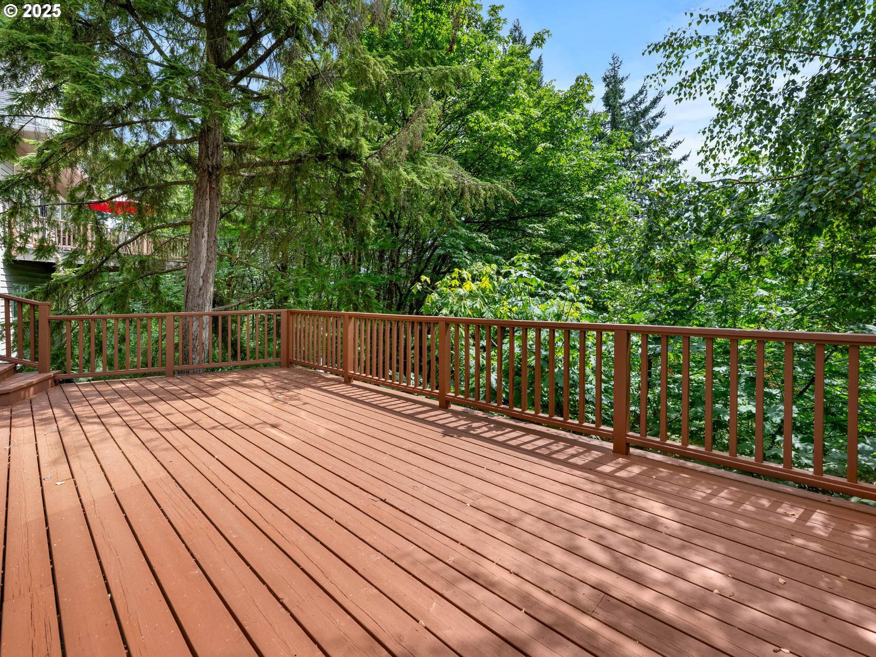 140 NW MACLEAY BLVD