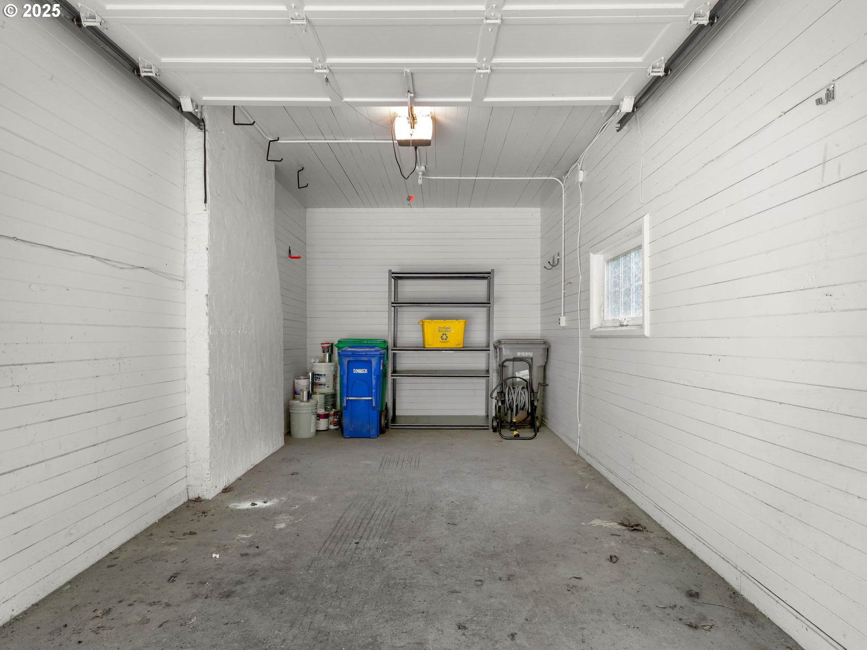 140 NW MACLEAY BLVD