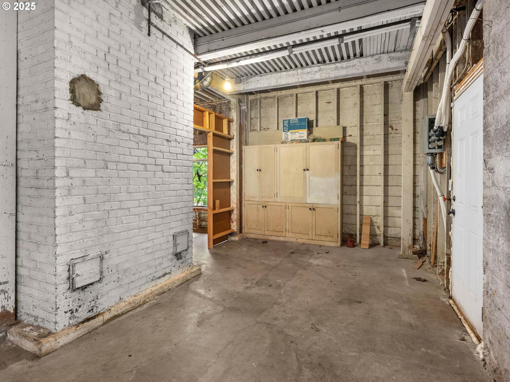 140 NW MACLEAY BLVD