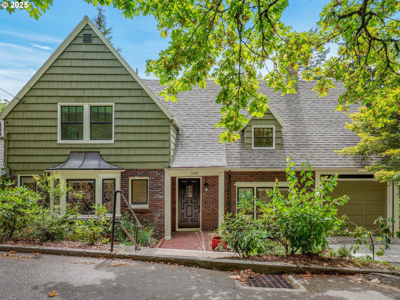 140 NW MACLEAY BLVD