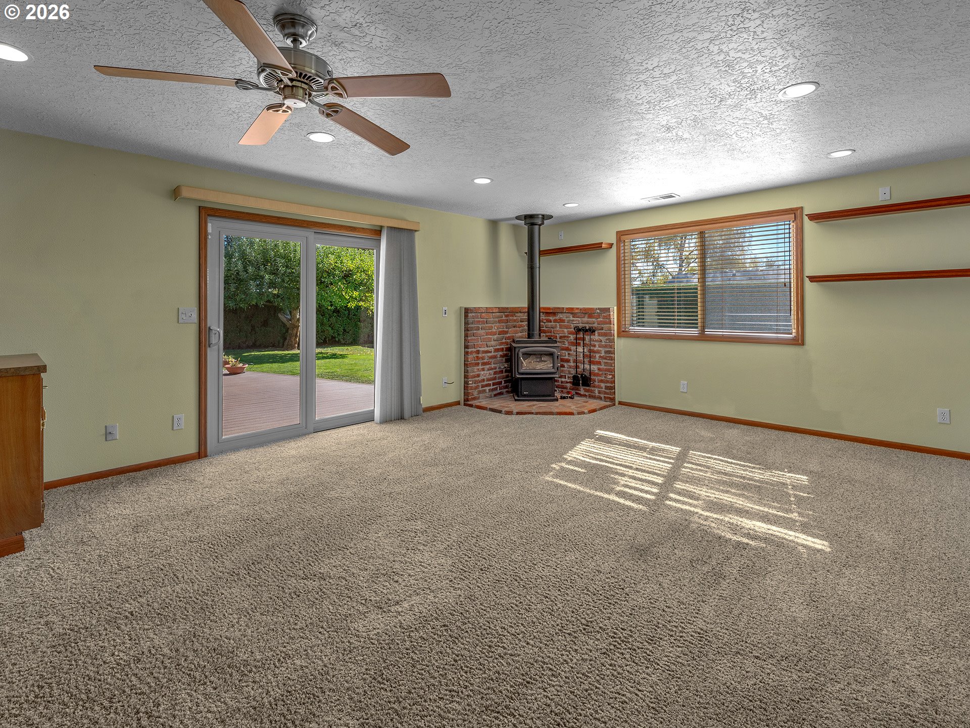 1260 NE OLEANDER LN