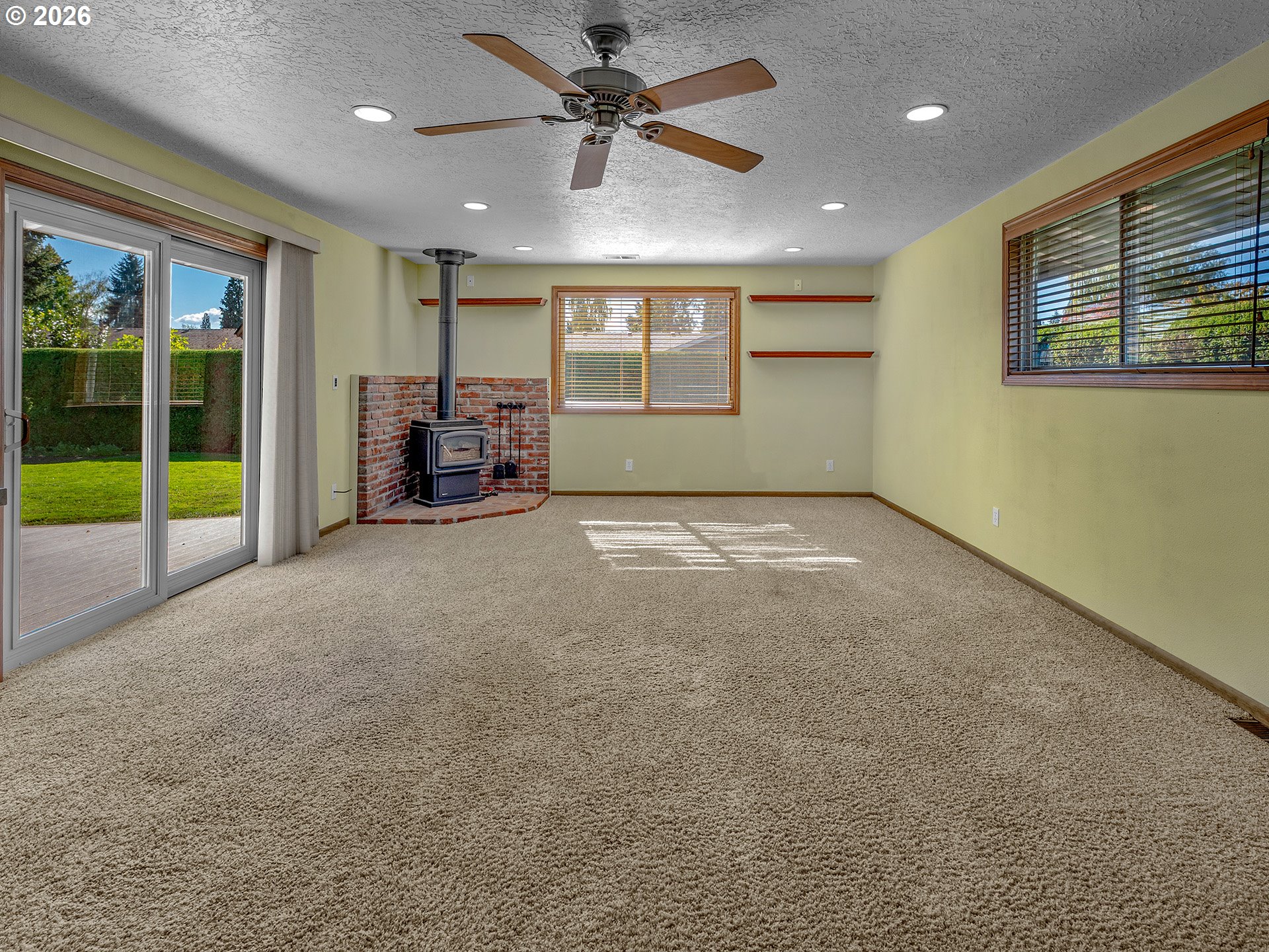 1260 NE OLEANDER LN